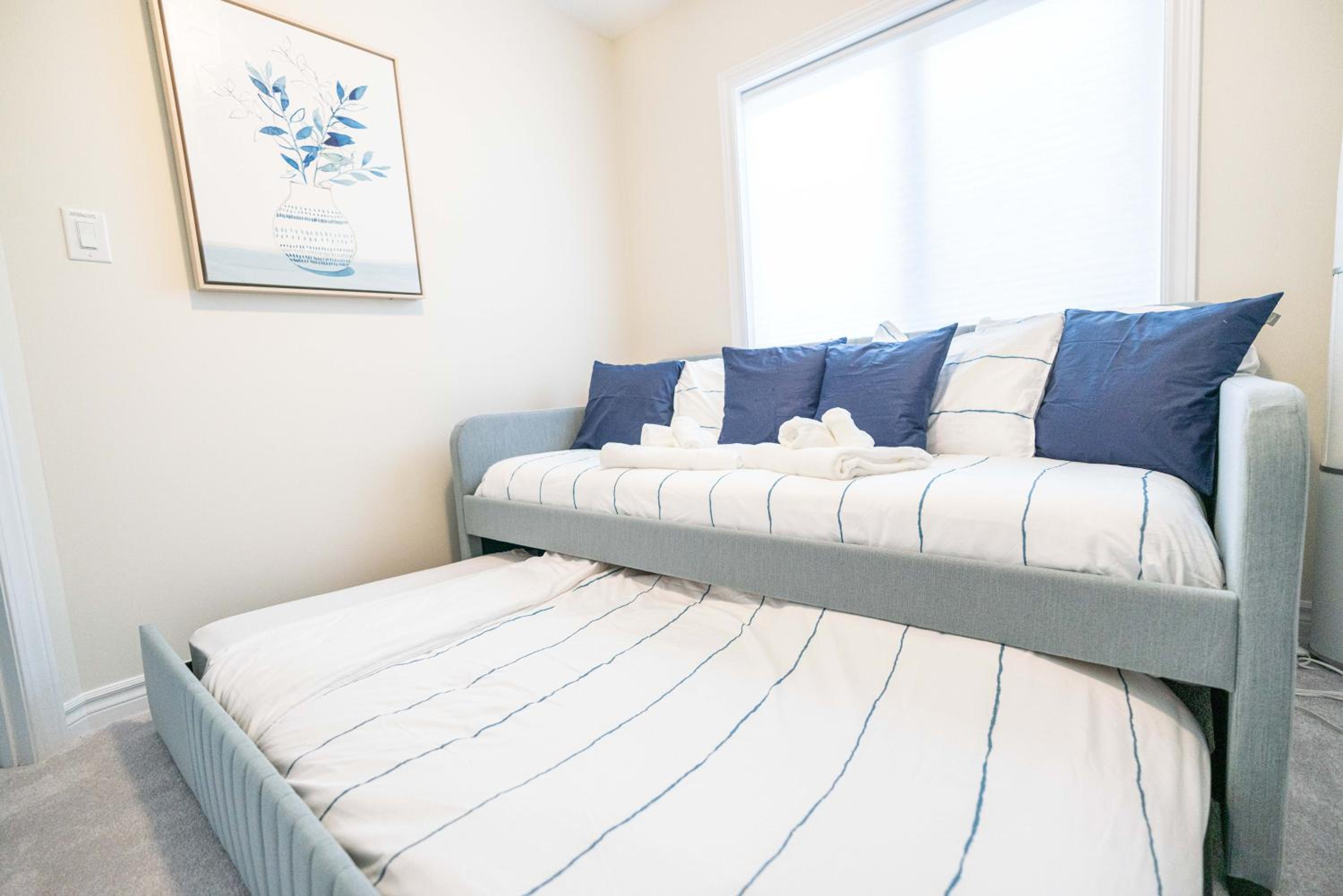 BRAND NEW home minutes from Niagara Falls.