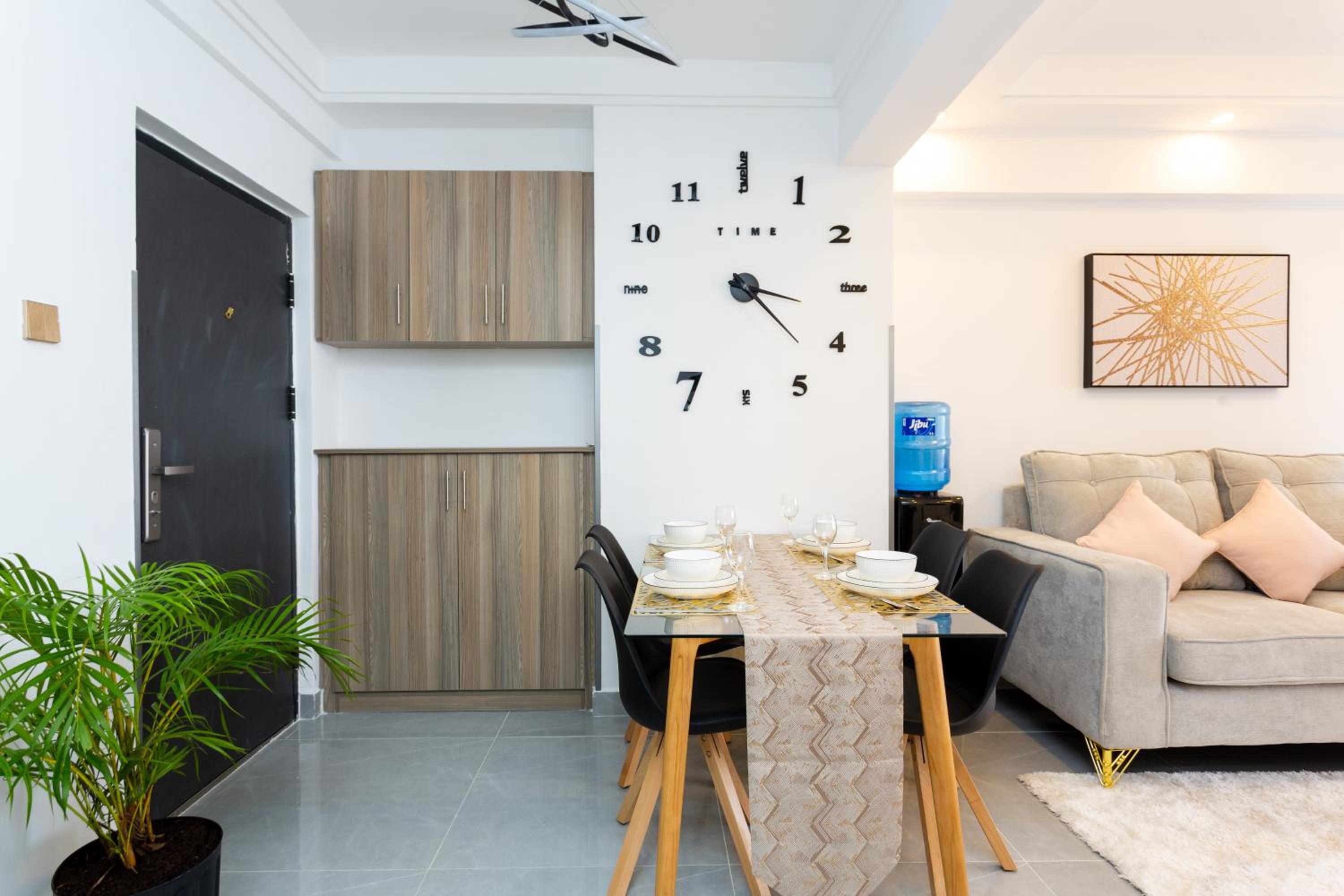 The Eclectic Retreat, Lavington.