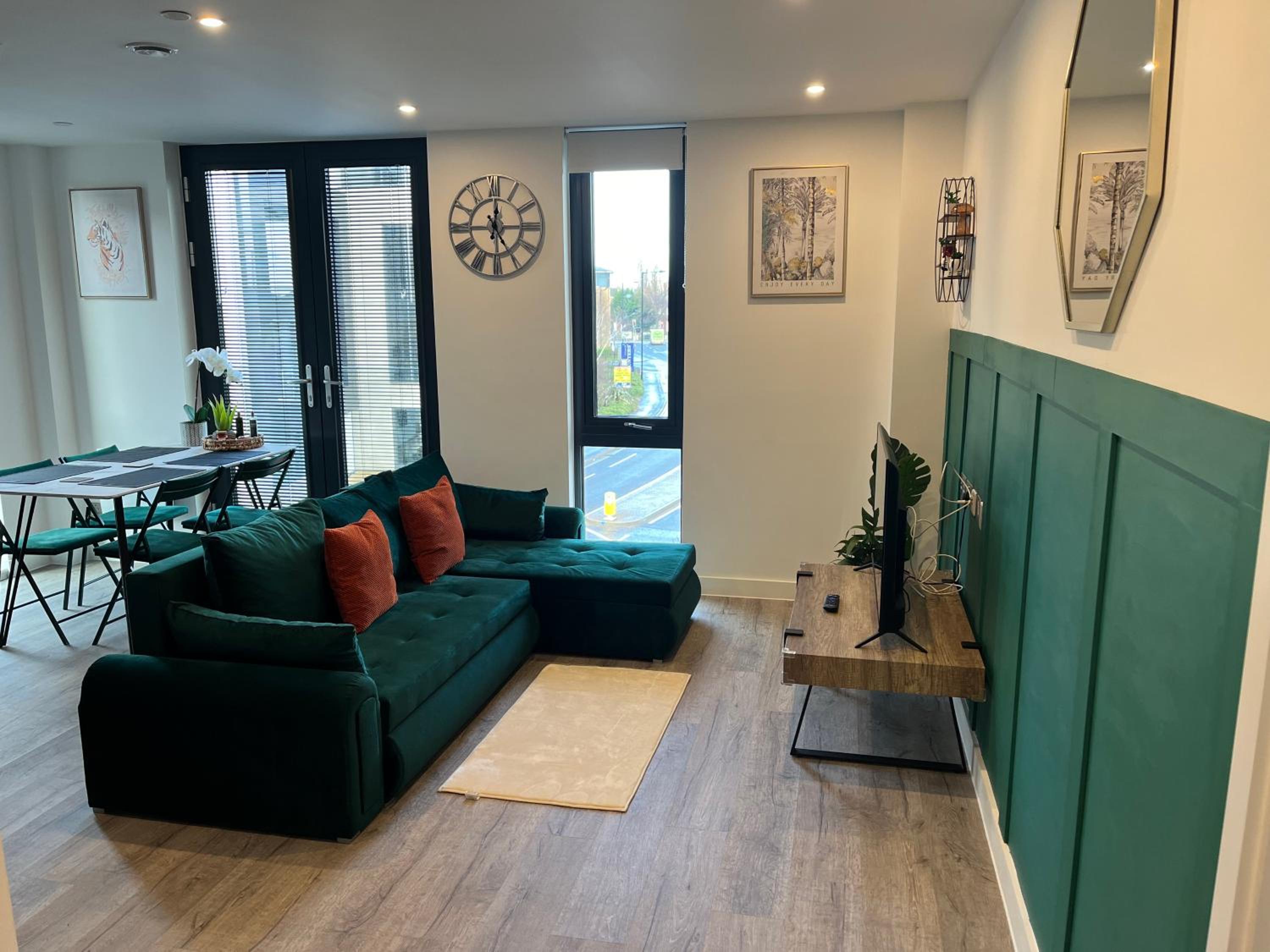 Superb New Build City Centre Flat and Gym view 4
