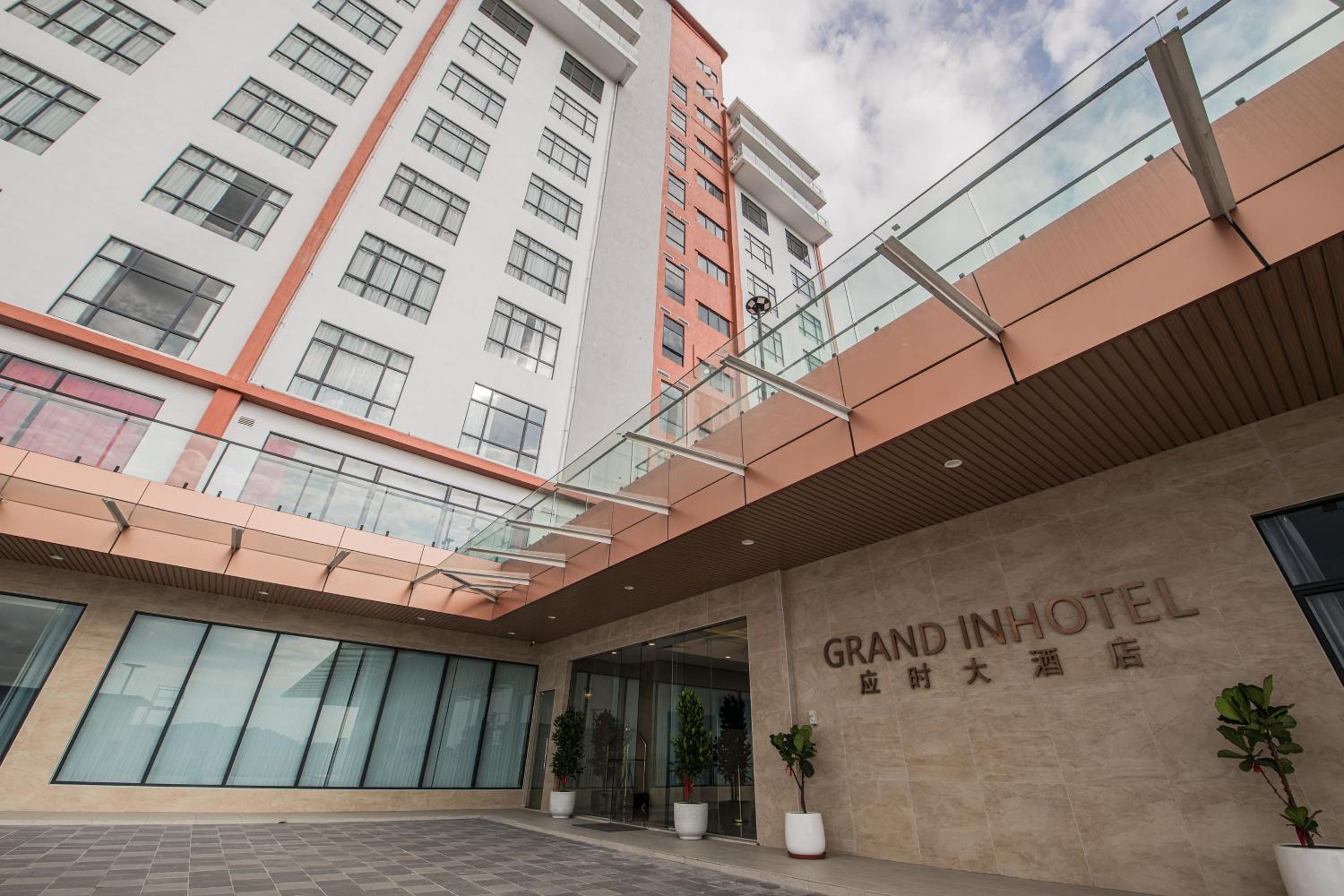 Hotel Grand InHotel Kota Kinabalu - Image 1