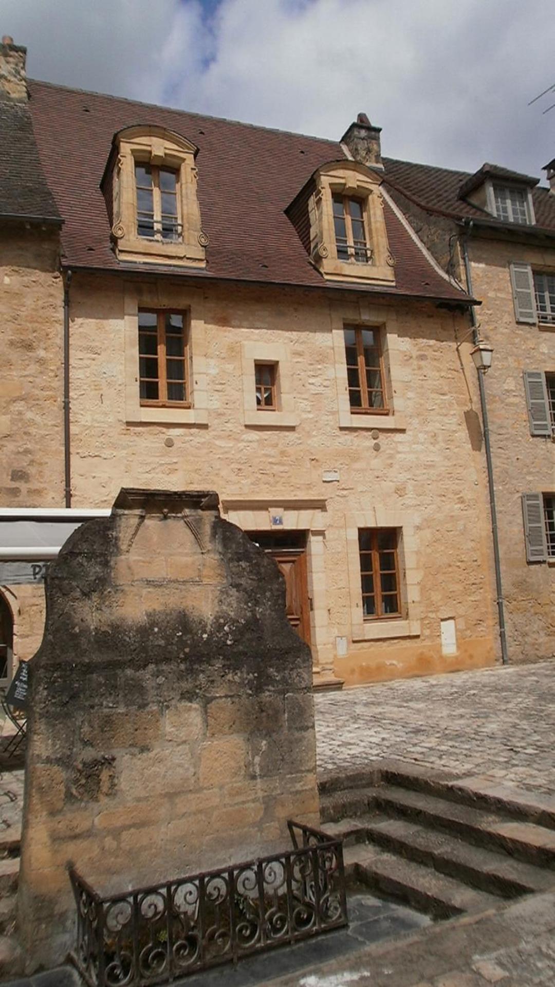 Le Grenier du Chapitre son loft avec les poutres et l'appartement une chambre sans les poutres, photo 29