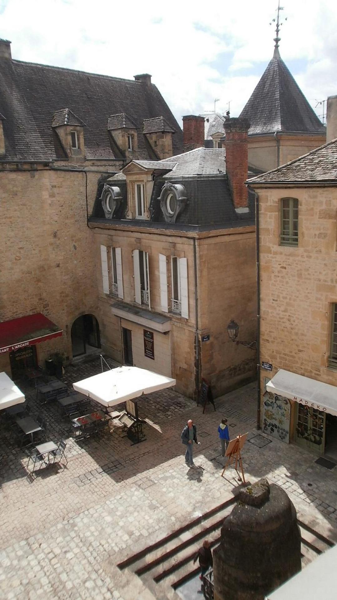 Le Grenier du Chapitre son loft avec les poutres et l'appartement une chambre sans les poutres, photo 24