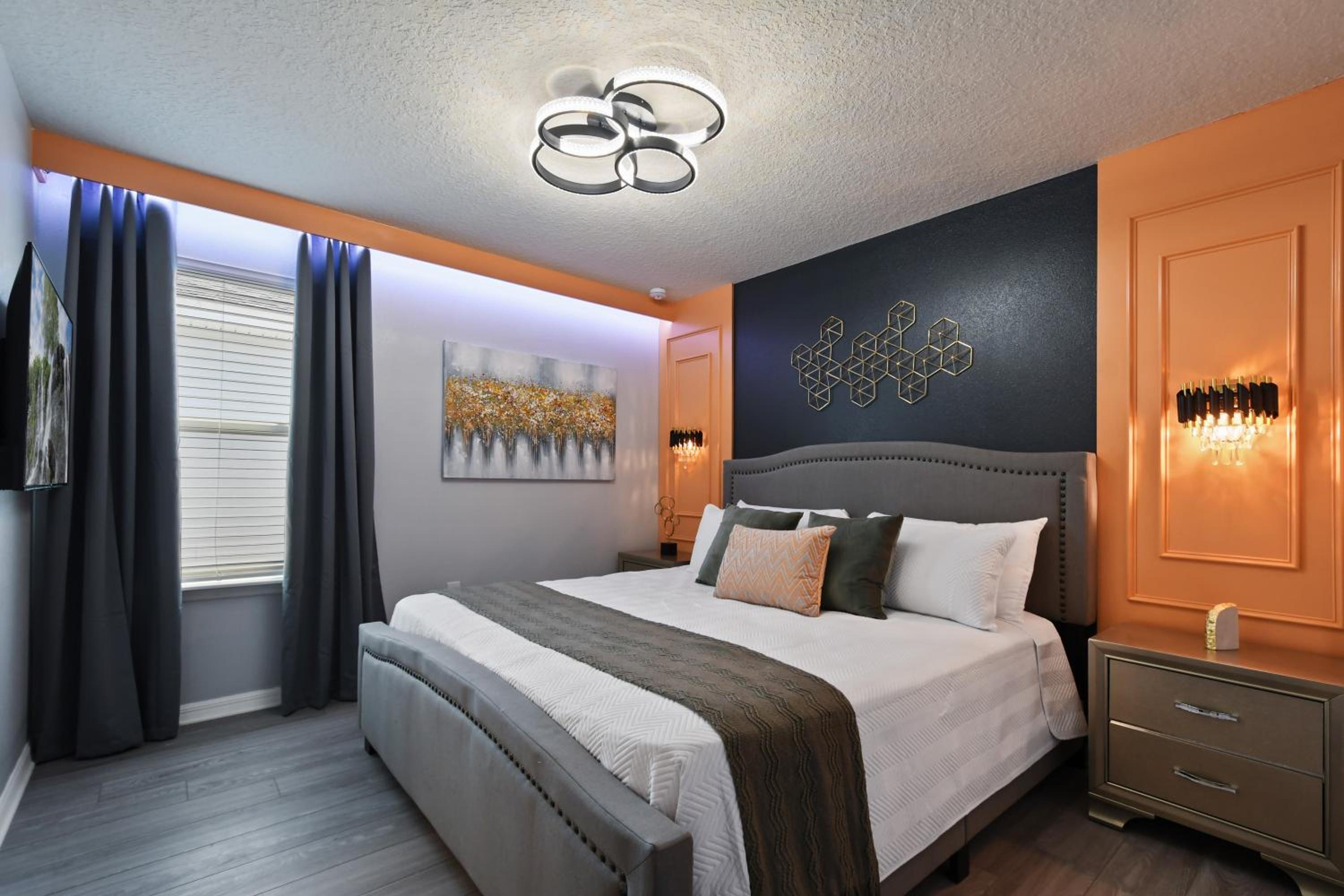 Luxury 28 Guest Home w Games, CInema and More!