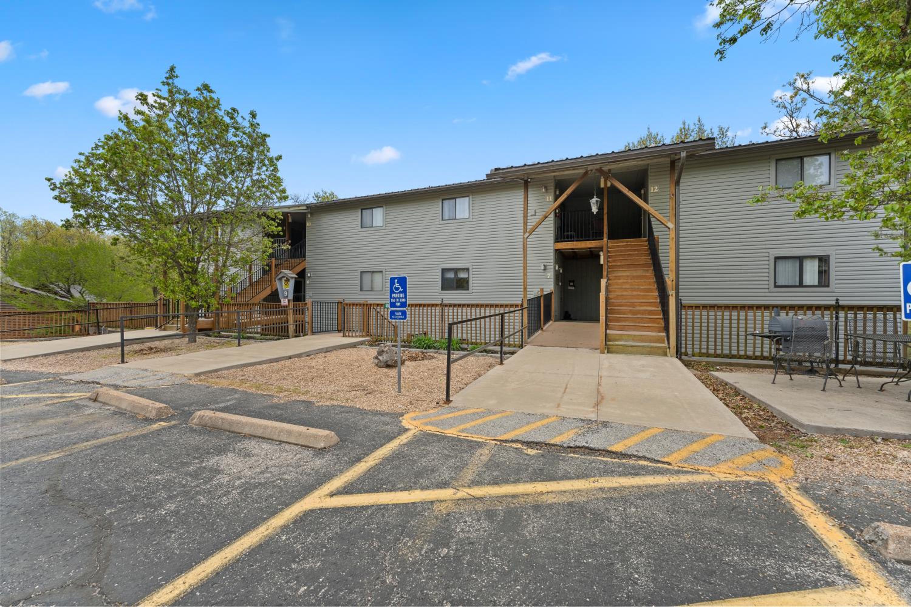 Free Daily Silver Dollar City Tickets  other Branson attractions! Cozy Branson Condo, Lower level, WALK-IN - Property Image 27