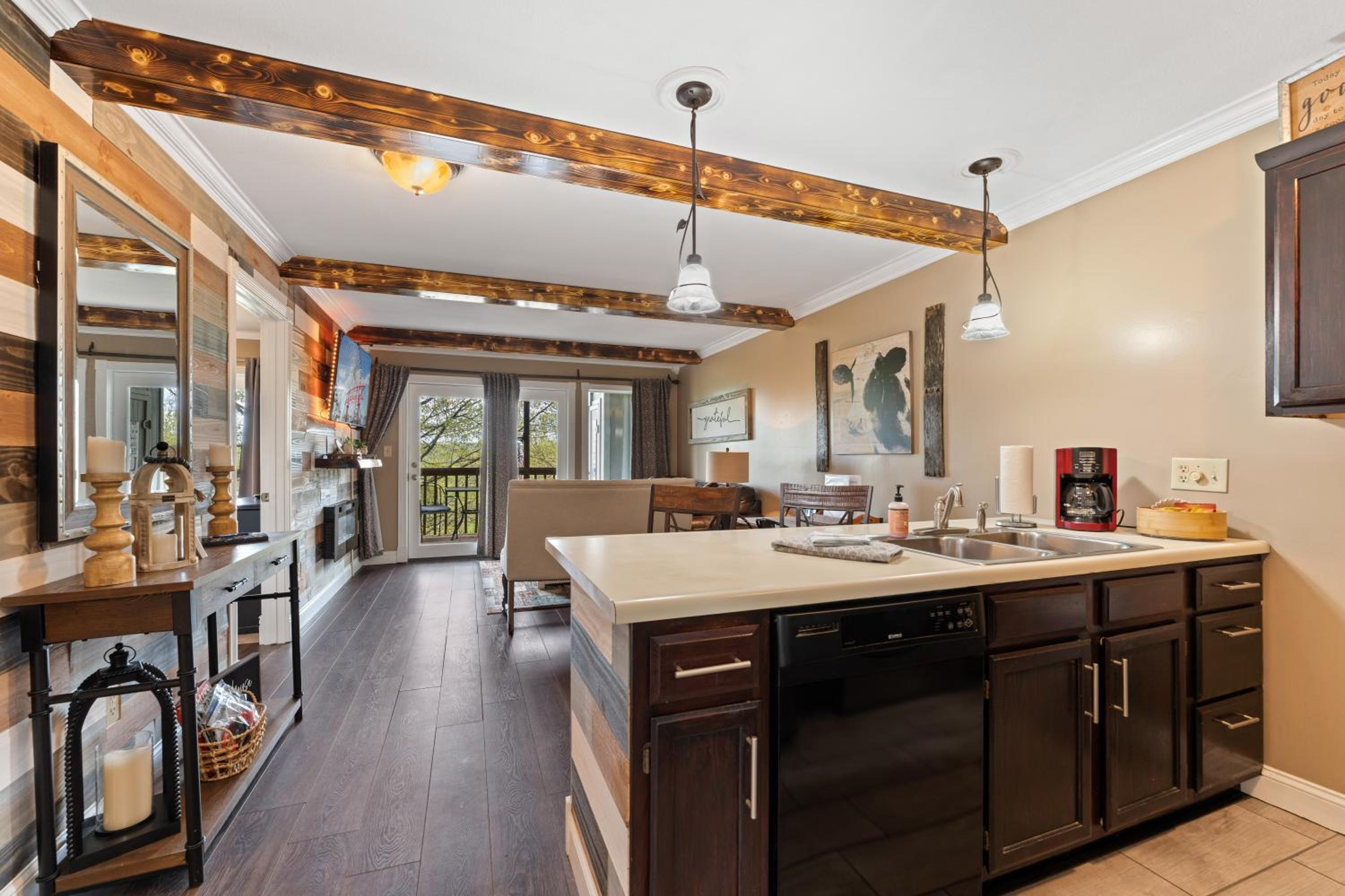 Free Daily Silver Dollar City Tickets  other Branson attractions! Cozy Branson Condo, Lower level, WALK-IN - Property Image 37