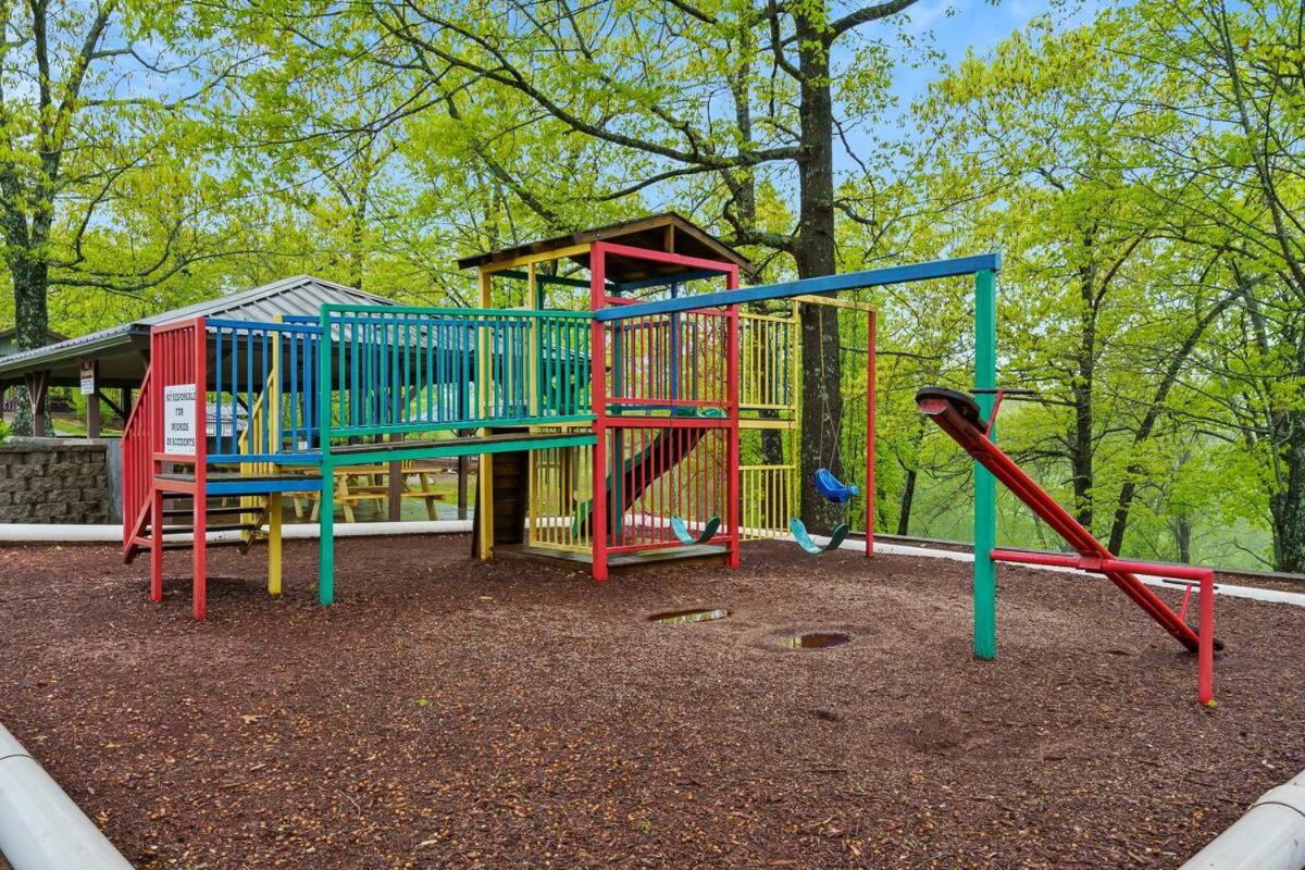 Free Daily Silver Dollar City Tickets  other Branson attractions! Cozy Branson Condo, Lower level, WALK-IN - Property Image 15