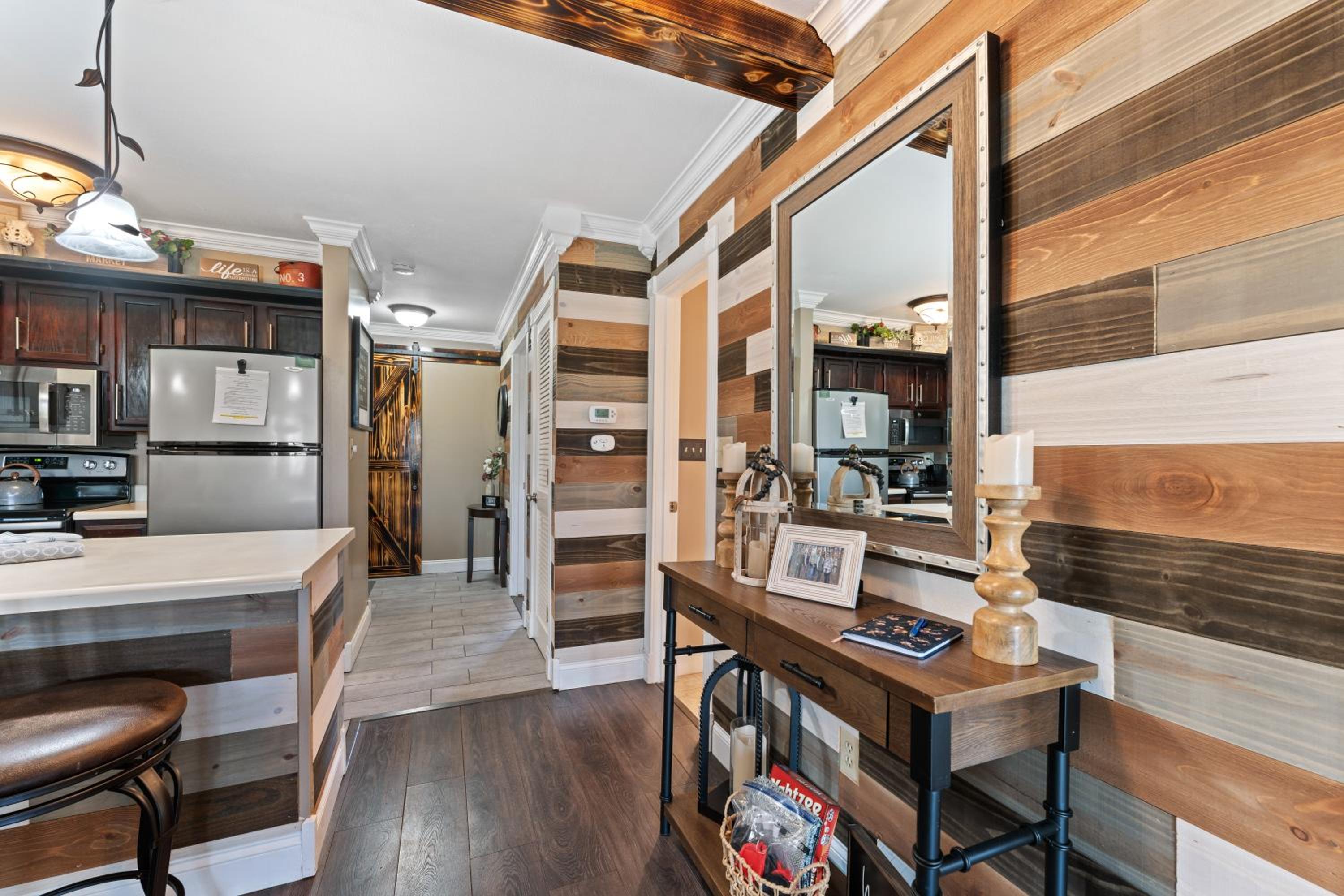 Free Daily Silver Dollar City Tickets  other Branson attractions! Cozy Branson Condo, Lower level, WALK-IN - Property Image 35