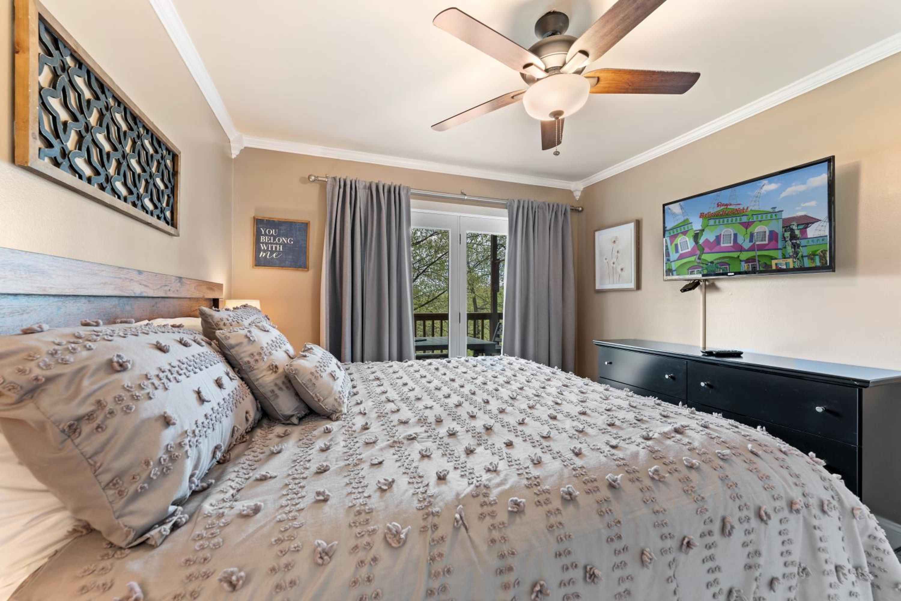 Free Daily Silver Dollar City Tickets  other Branson attractions! Cozy Branson Condo, Lower level, WALK-IN - Property Image 20