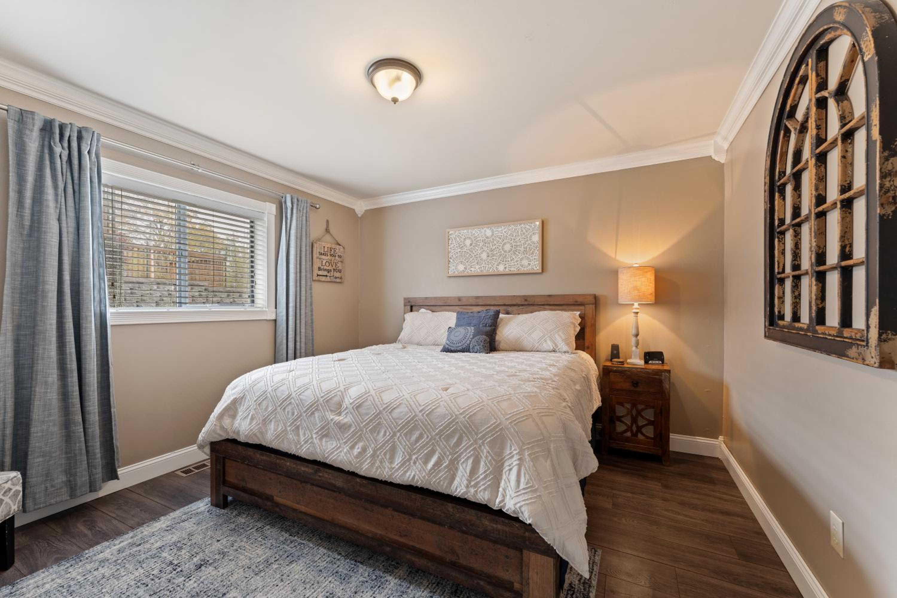 Free Daily Silver Dollar City Tickets  other Branson attractions! Cozy Branson Condo, Lower level, WALK-IN - Property Image 4