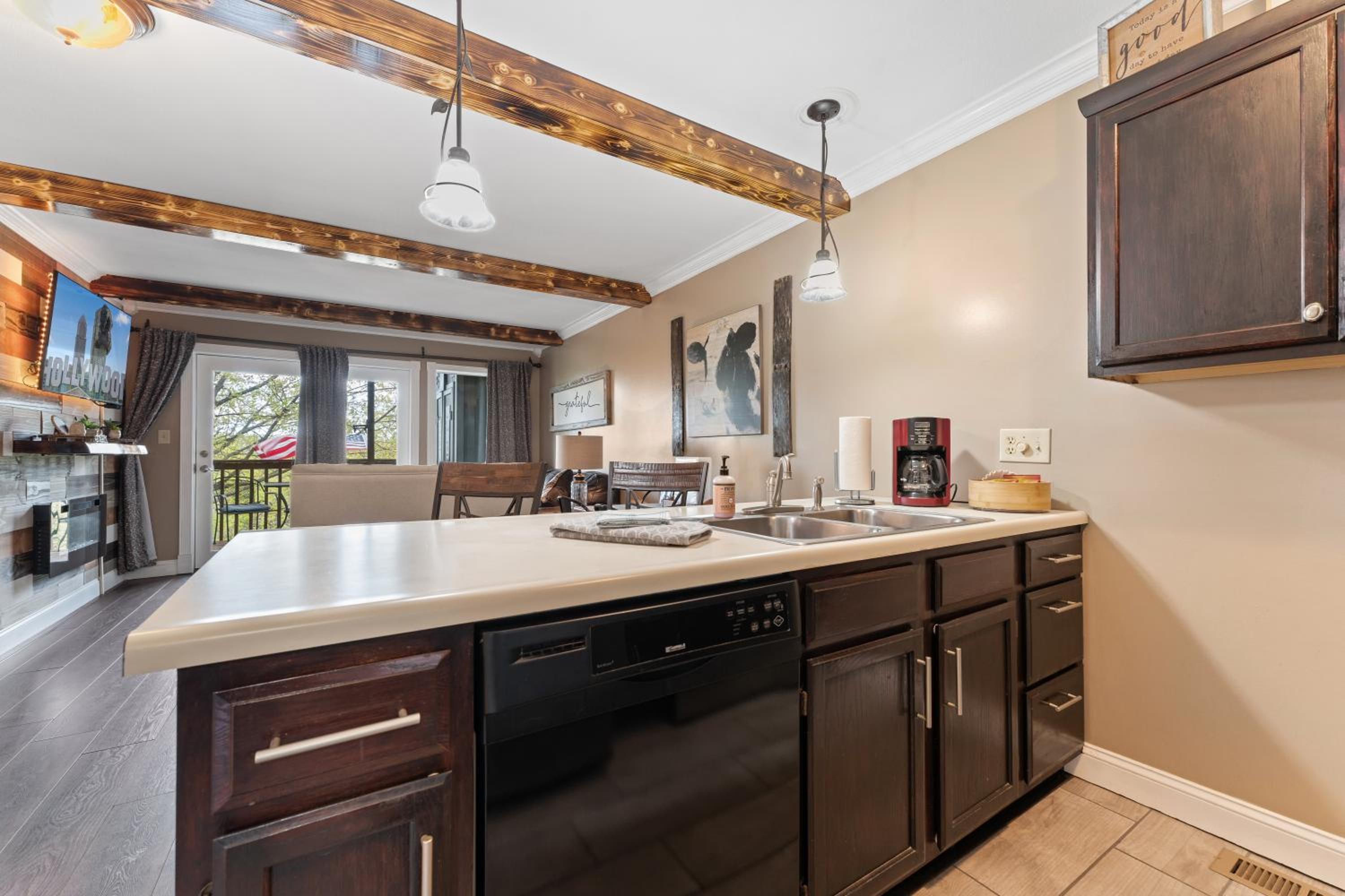 Free Daily Silver Dollar City Tickets  other Branson attractions! Cozy Branson Condo, Lower level, WALK-IN - Property Image 39