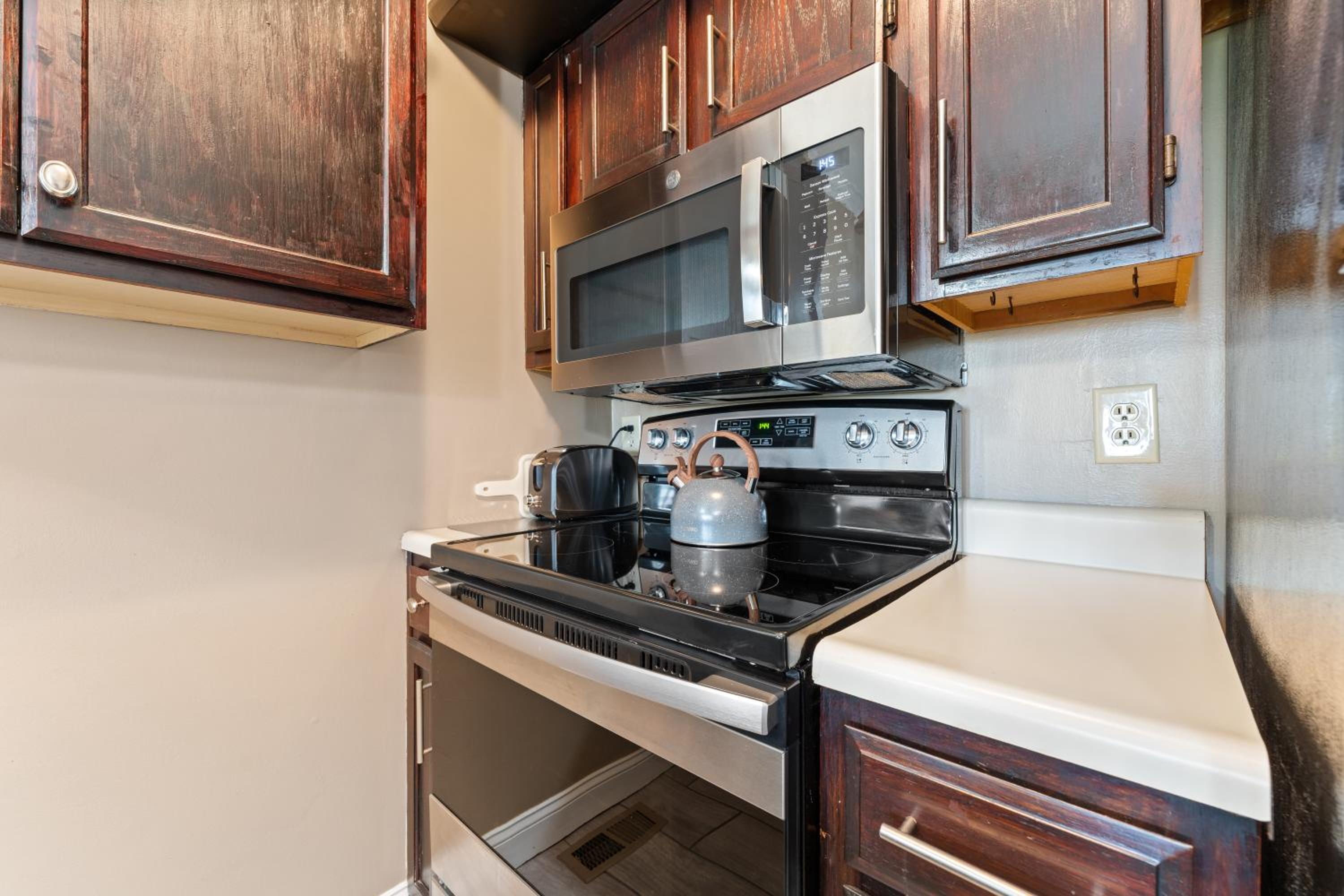 Free Daily Silver Dollar City Tickets  other Branson attractions! Cozy Branson Condo, Lower level, WALK-IN - Property Image 40