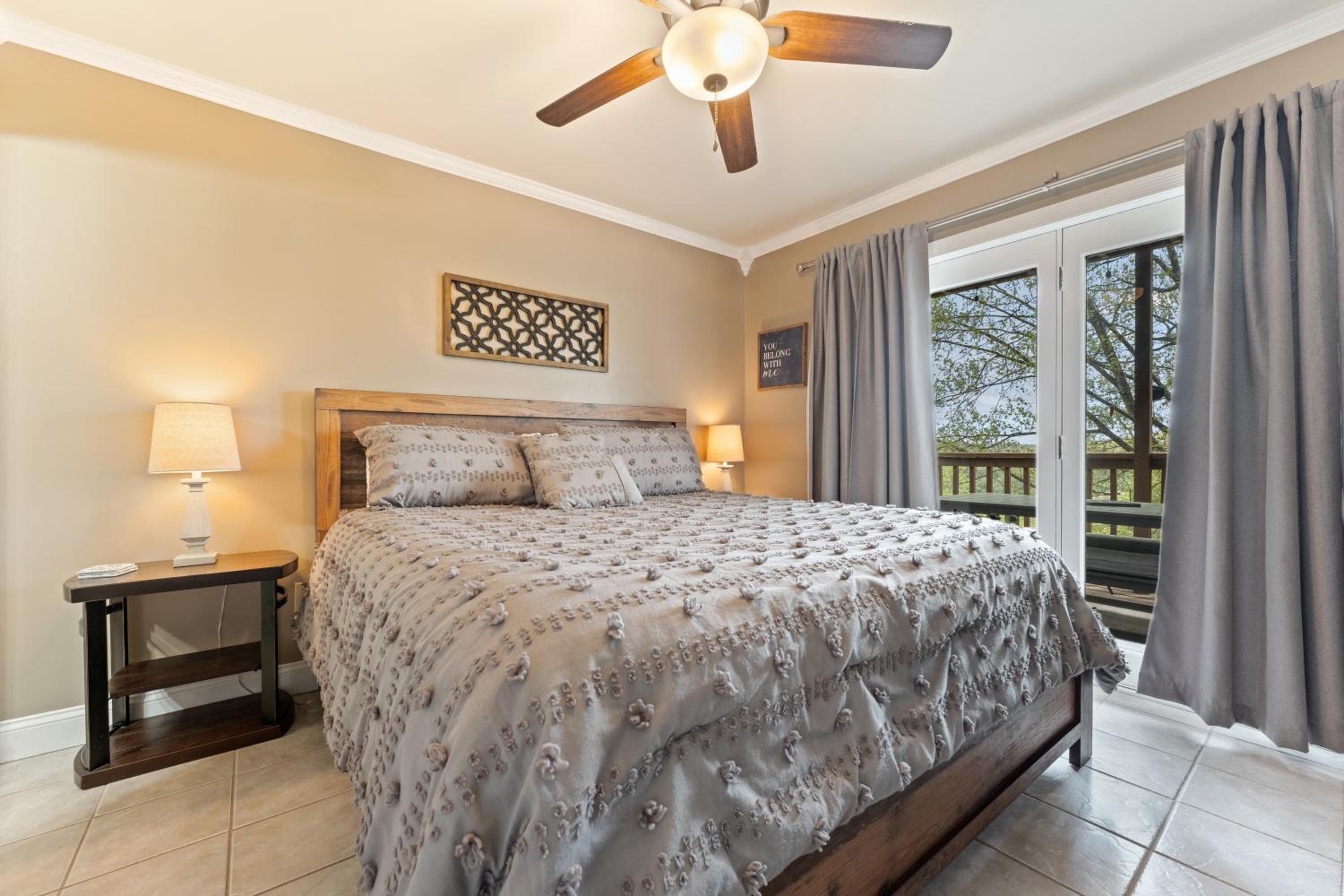 Free Daily Silver Dollar City Tickets  other Branson attractions! Cozy Branson Condo, Lower level, WALK-IN - Property Image 2