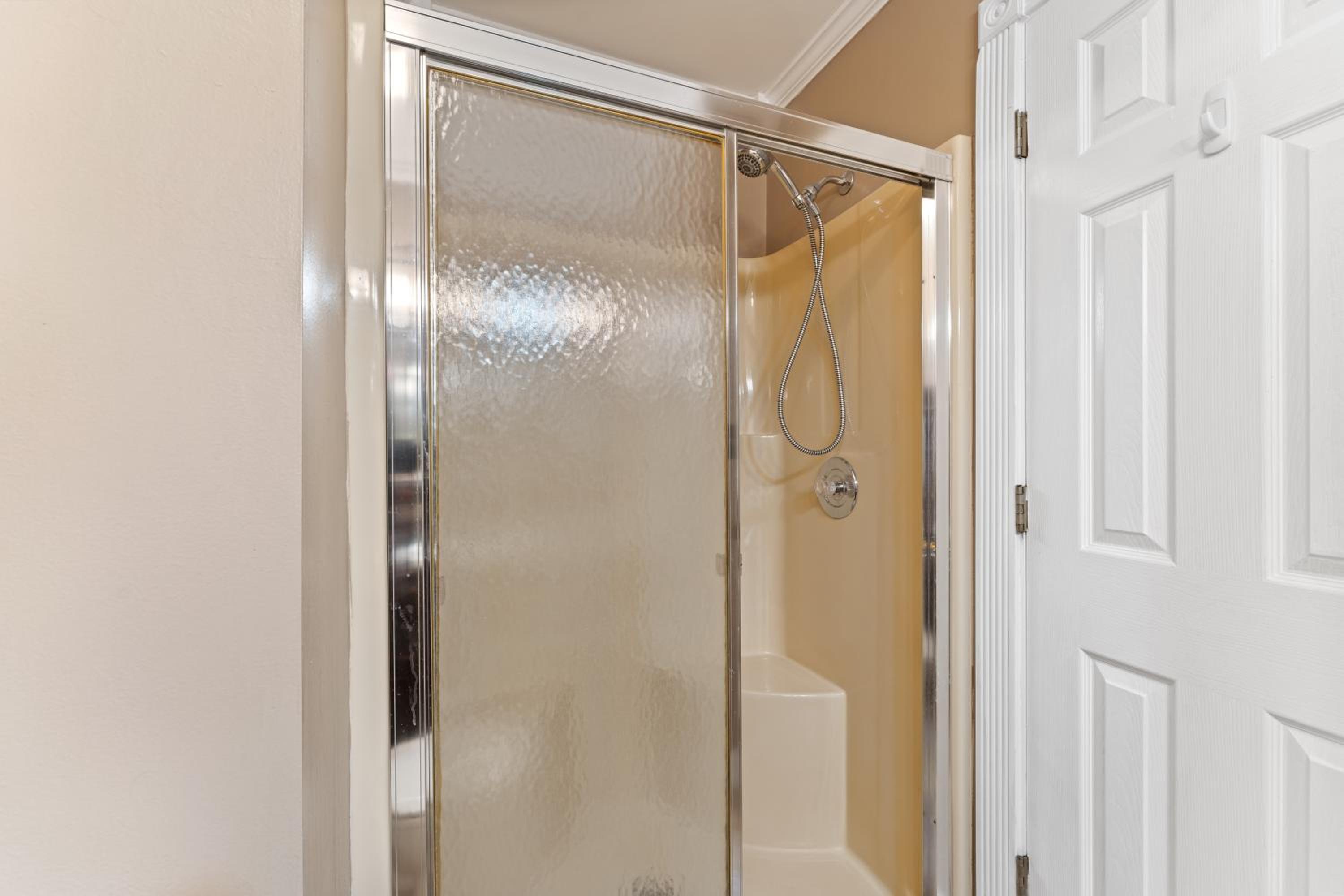 Free Daily Silver Dollar City Tickets  other Branson attractions! Cozy Branson Condo, Lower level, WALK-IN - Property Image 8