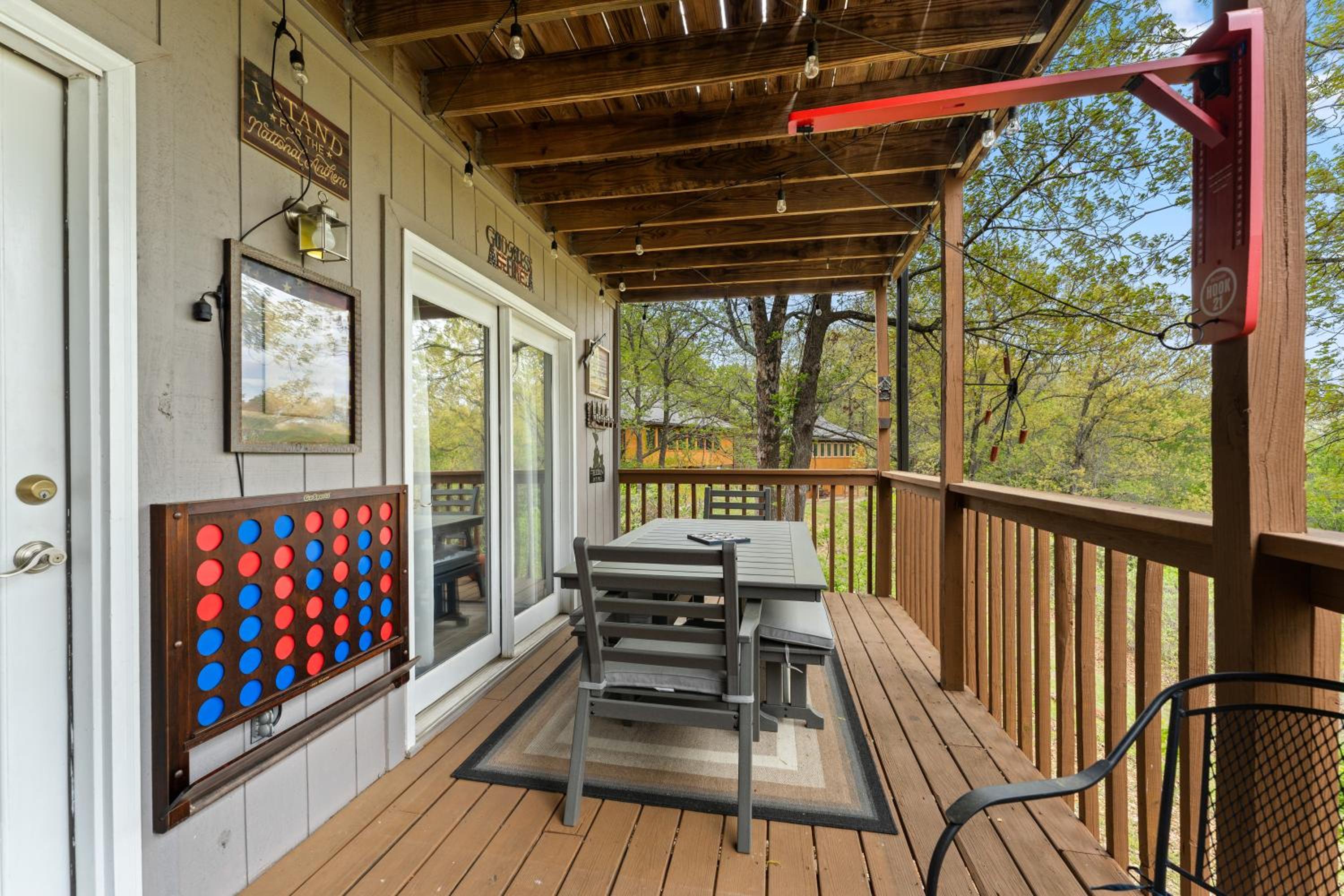 Free Daily Silver Dollar City Tickets  other Branson attractions! Cozy Branson Condo, Lower level, WALK-IN - Property Image 1