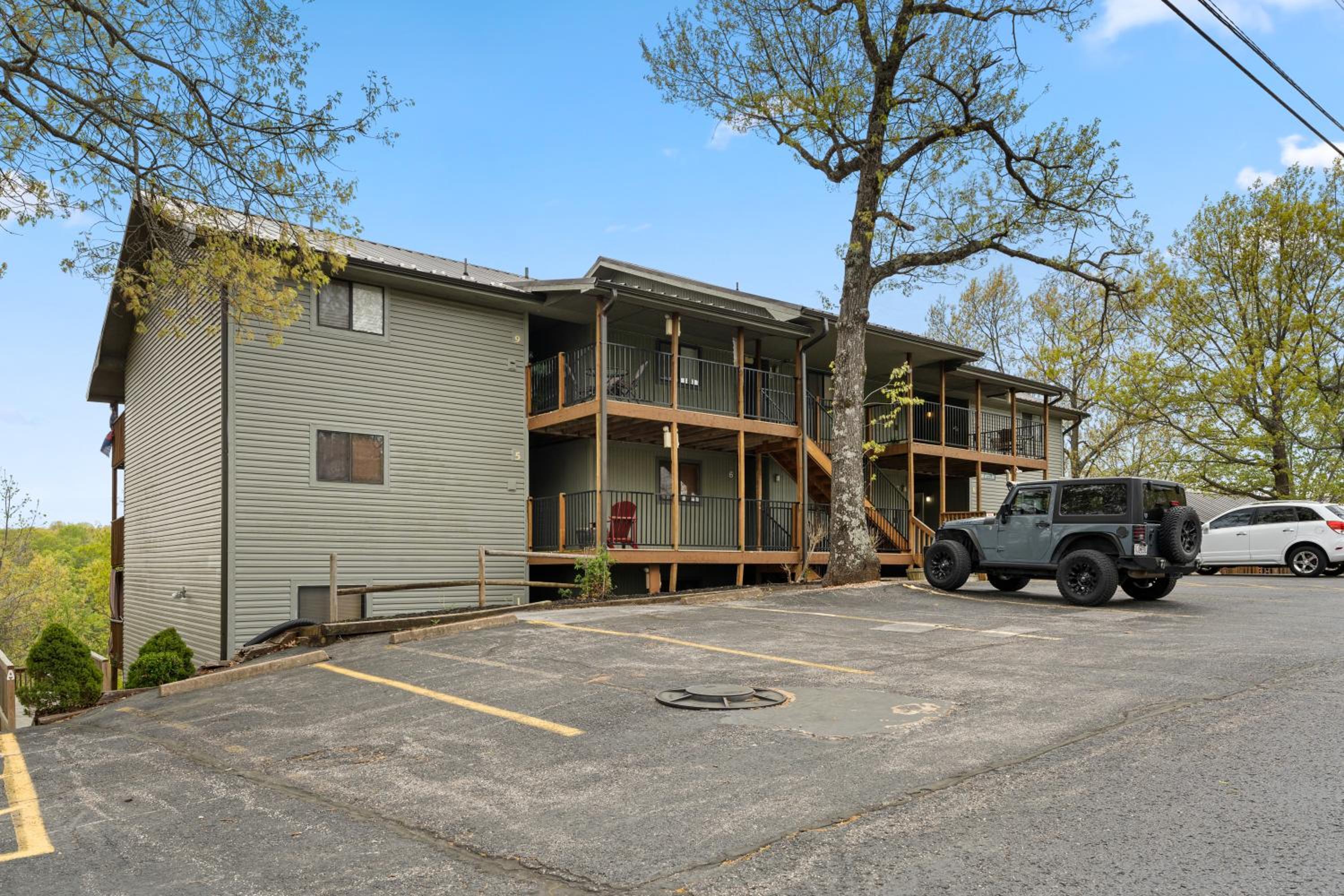 Free Daily Silver Dollar City Tickets  other Branson attractions! Cozy Branson Condo, Lower level, WALK-IN - Property Image 29