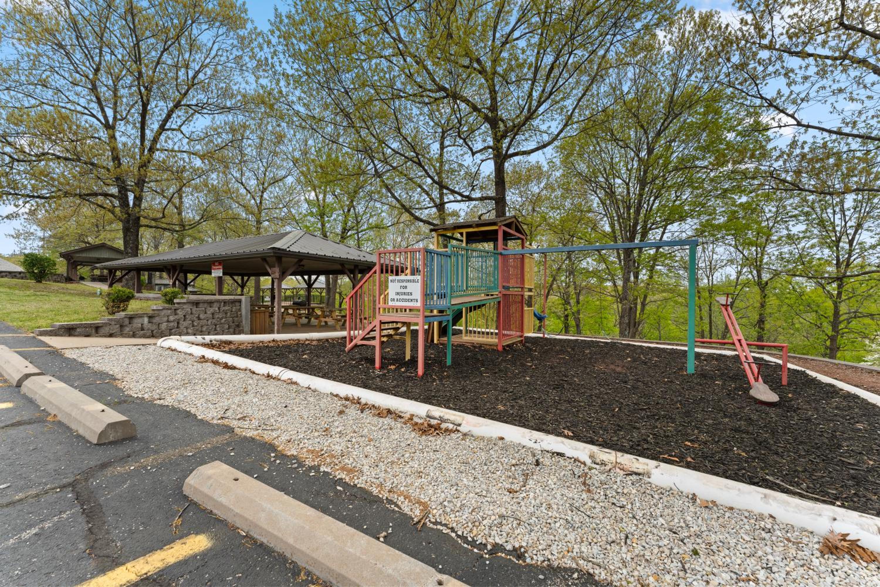 Free Daily Silver Dollar City Tickets  other Branson attractions! Cozy Branson Condo, Lower level, WALK-IN - Property Image 16