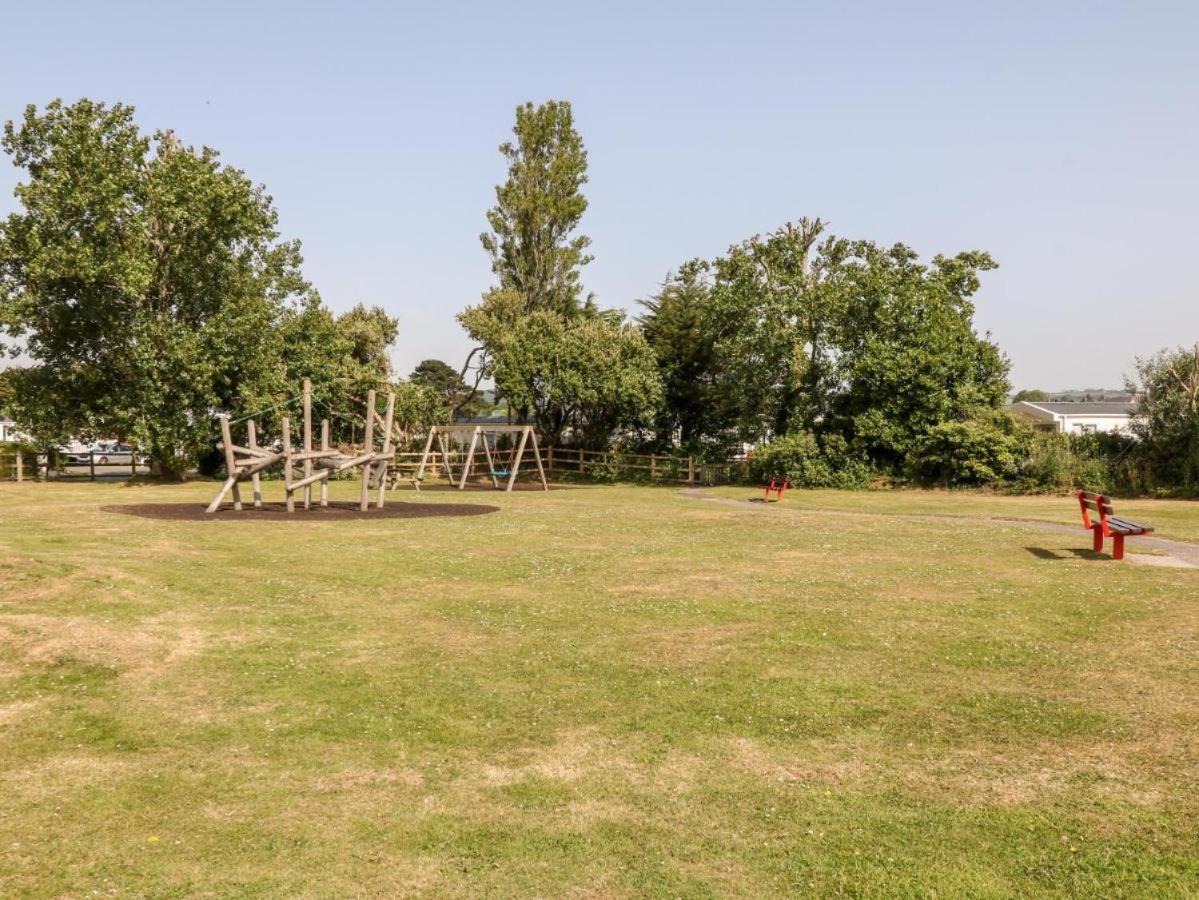 Delightful two bedroom caravan on Par Beach., photo 13