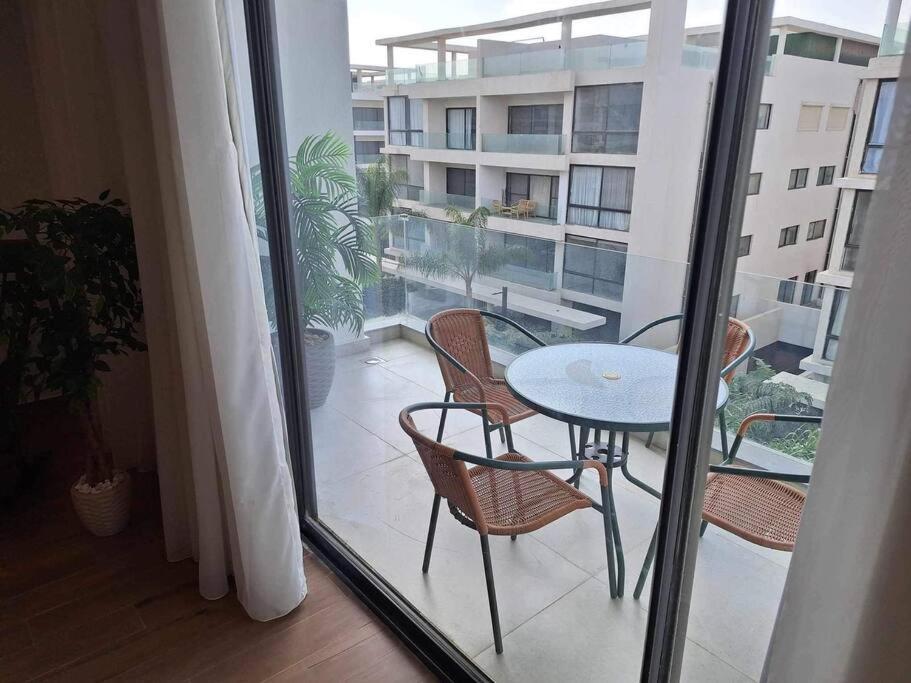 Luxurious Lakeview Apartment 2BR 92 view 2