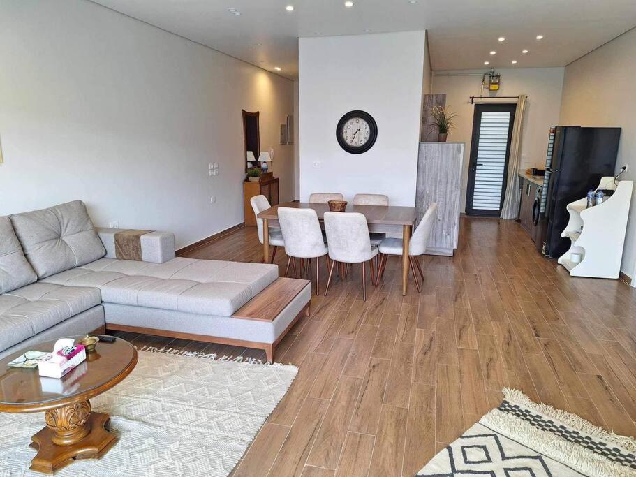 Luxurious Lakeview Apartment 2BR 92 view 3