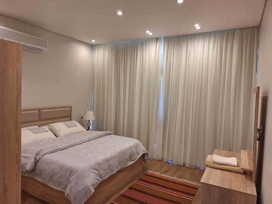 Luxurious Lakeview Apartment 2BR 92 view 5