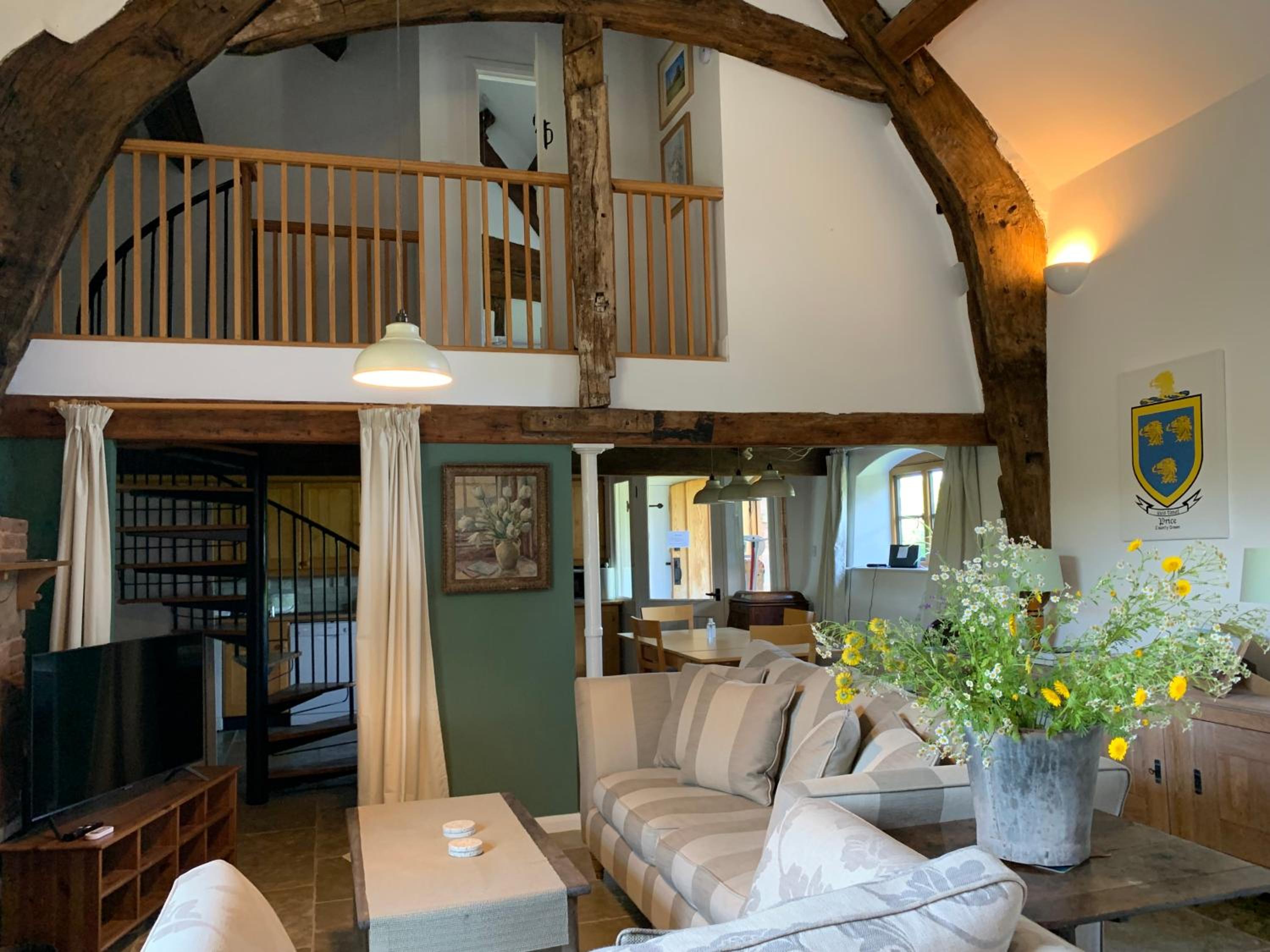Unique 17c listed Barn in a Shropshire hamlet. view 3