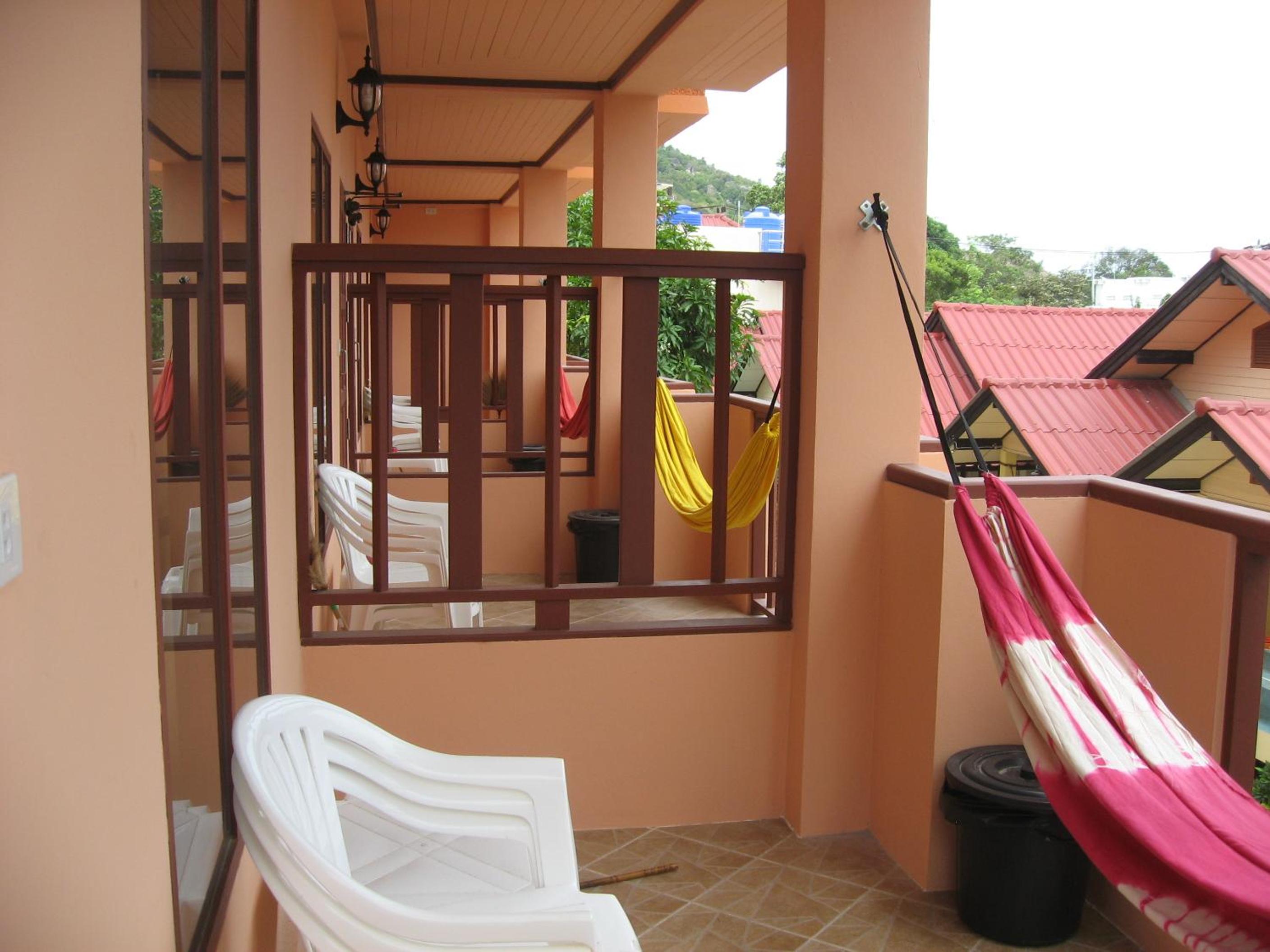 Black & White Bungalows