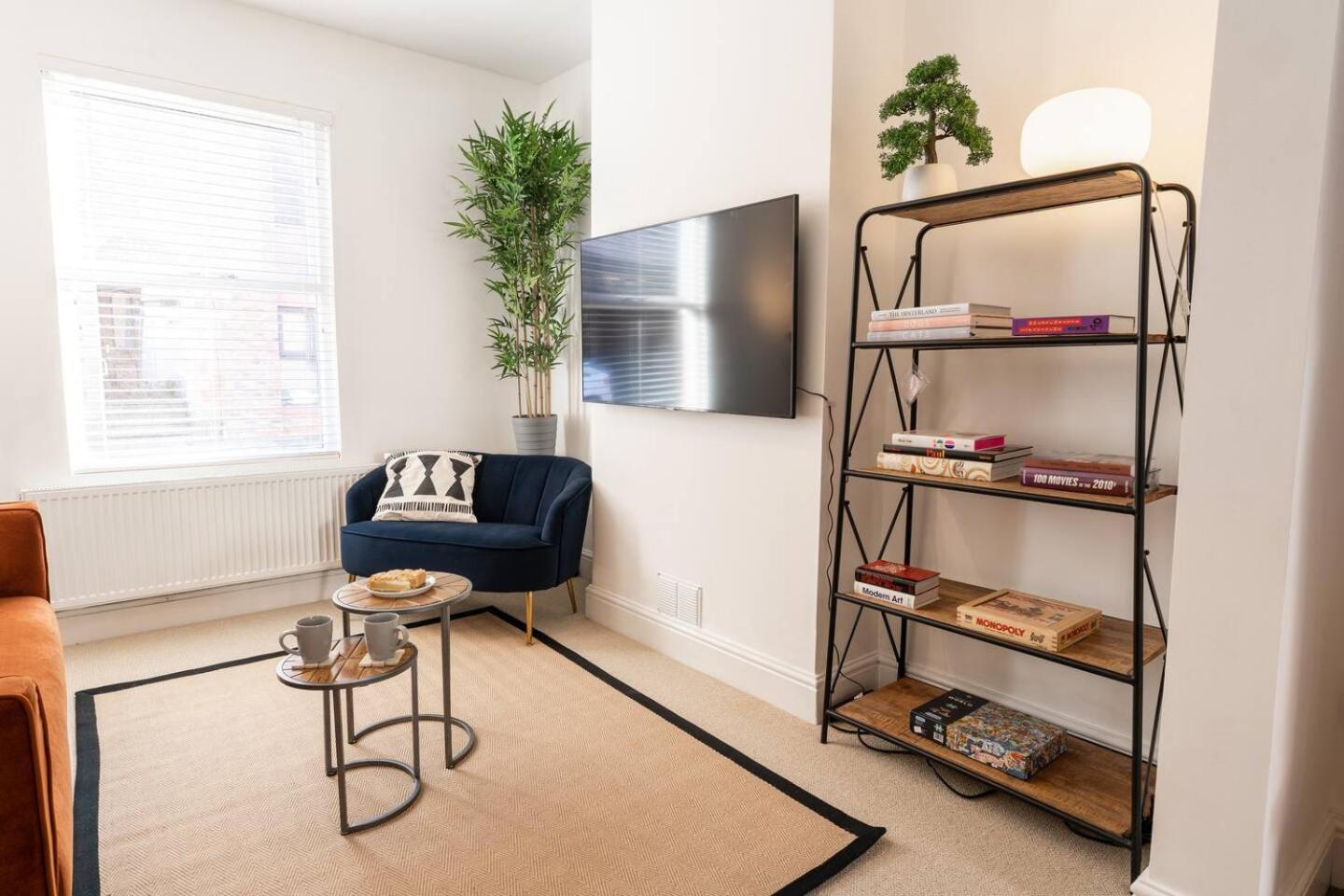 Stylish 3-Bed City Centre Home in Chester by 53 Degrees Property, Ideal for Groups, Private Parking! view 3