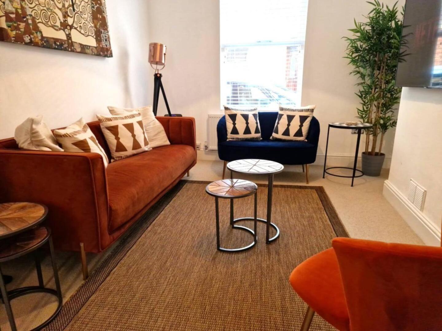 Stylish 3-Bed City Centre Home in Chester by 53 Degrees Property, Ideal for Groups, Private Parking! view 5