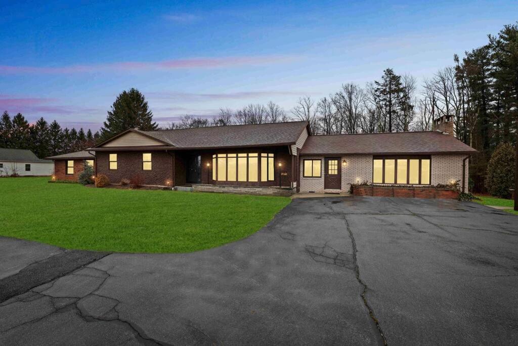 Luxury-Cabin Mount View *Gym*Game Room *Fire Place view 3