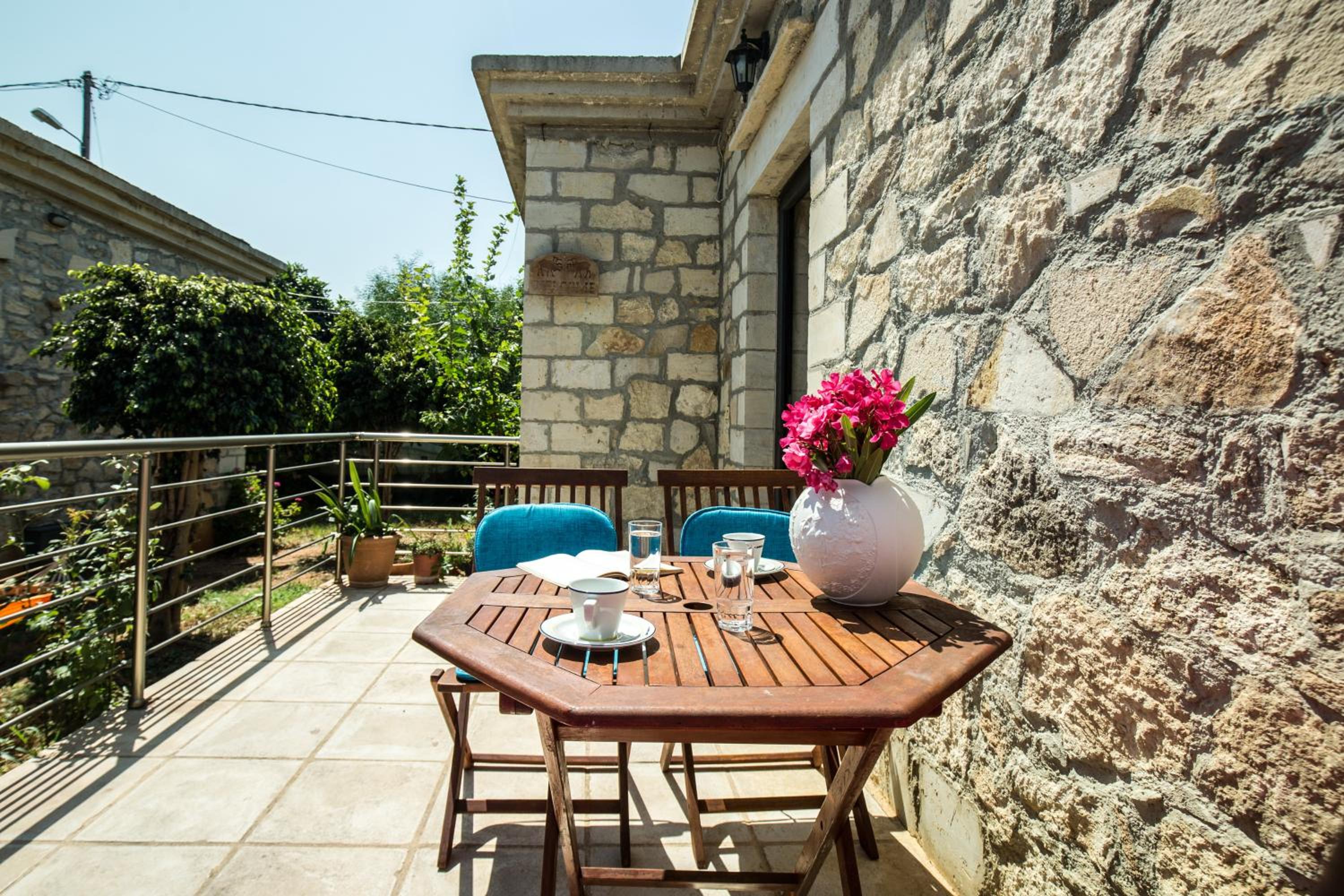 Zouri Apartments