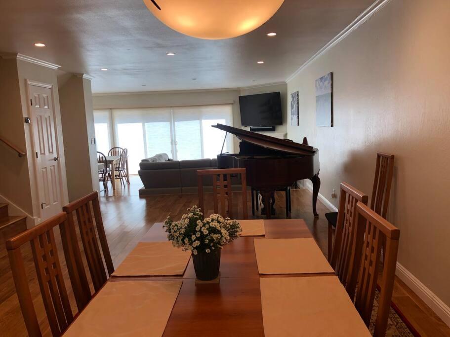 Lovely 3-Bedroom Townhouse with Pool view 3