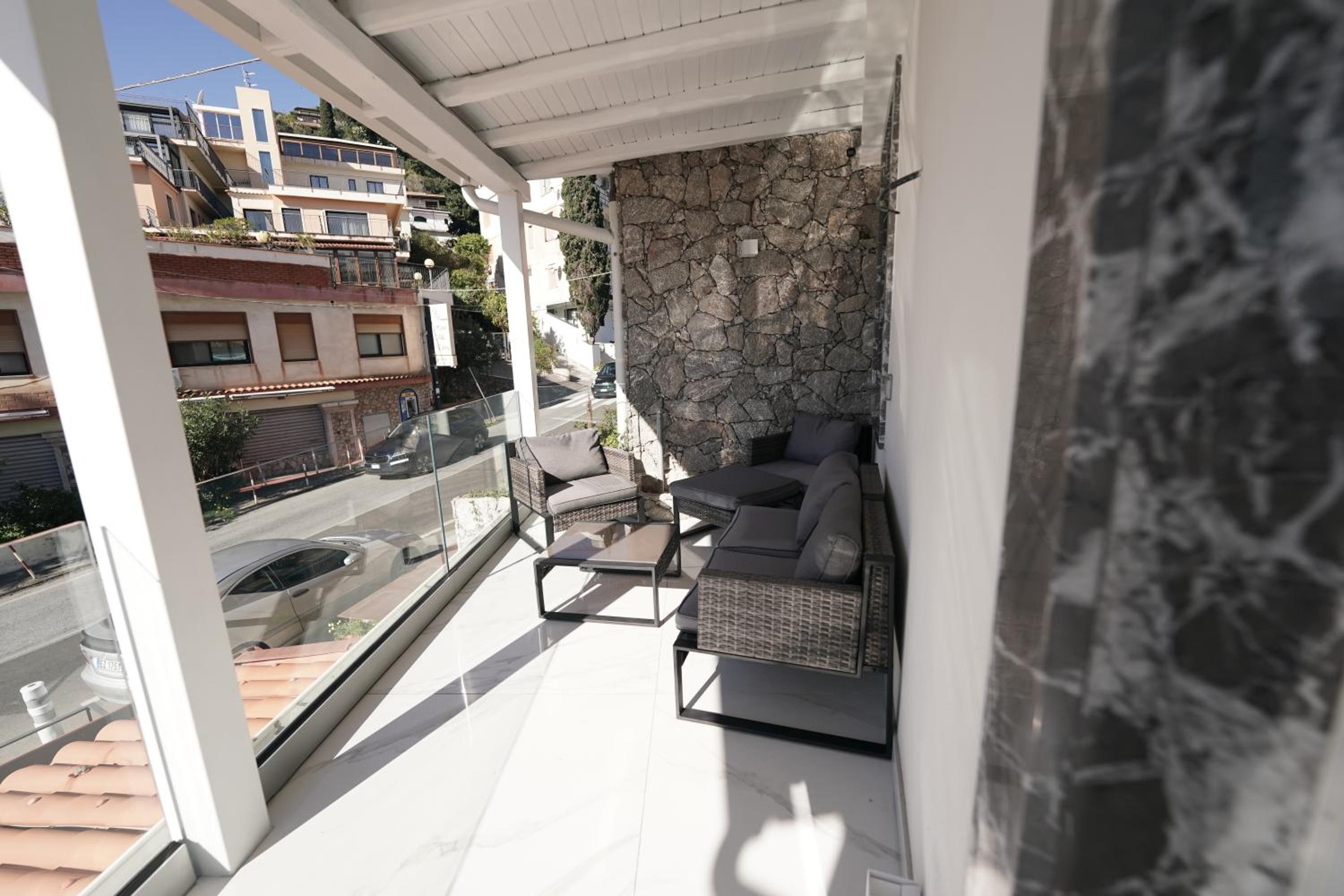 Mazzarò Luxury Apartment Taormina view 4