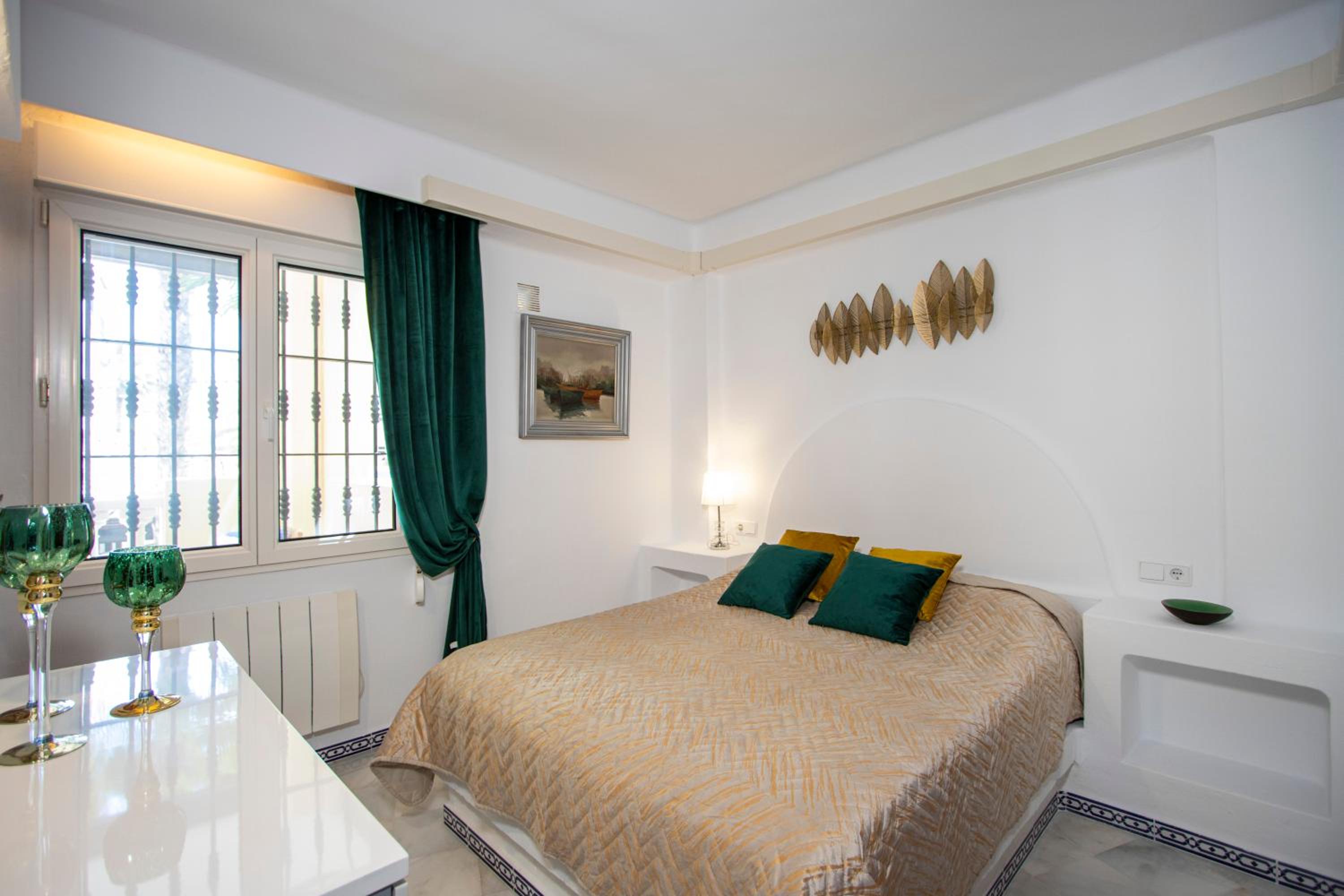 Buganvilla Apartment, 95m2, 3 Bedrooms, Terrace, 300m to Los Locos Beach