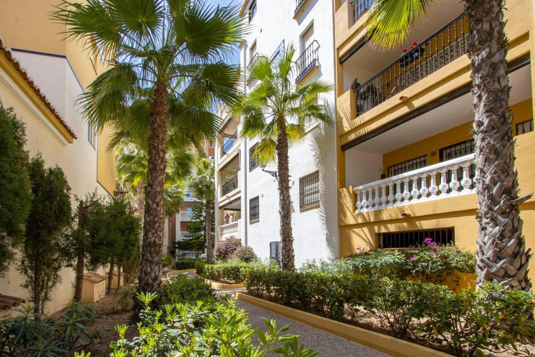 Buganvilla Apartment, 95m2, 3 Bedrooms, Terrace, 300m to Los Locos Beach