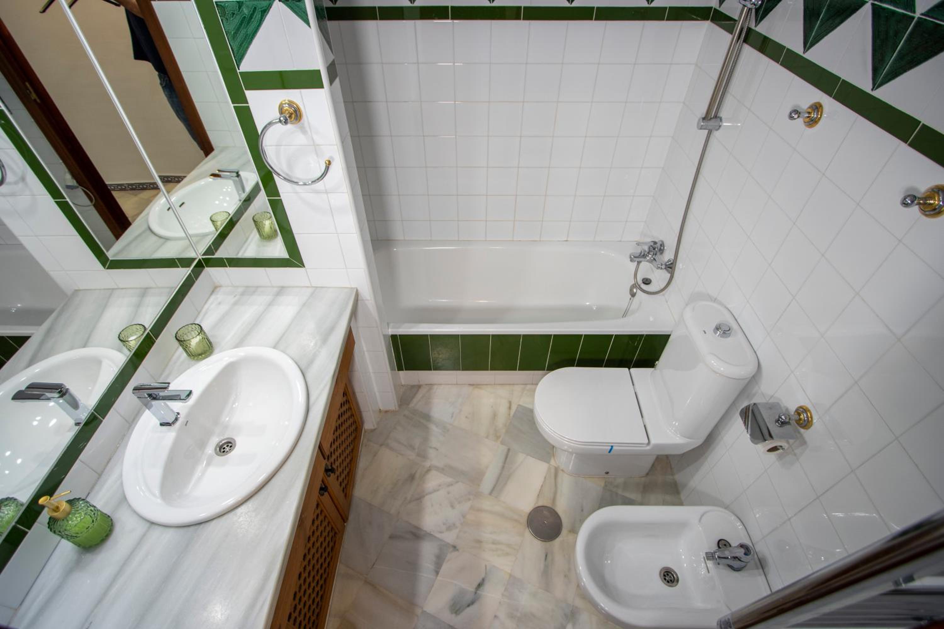 Buganvilla Apartment, 95m2, 3 Bedrooms, Terrace, 300m to Los Locos Beach