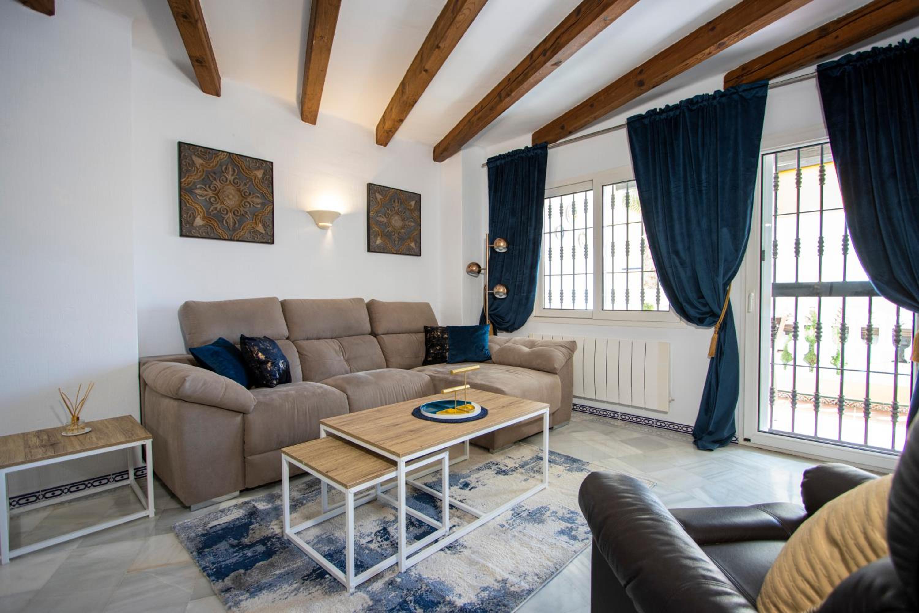 Buganvilla Apartment, 95m2, 3 Bedrooms, Terrace, 300m to Los Locos Beach
