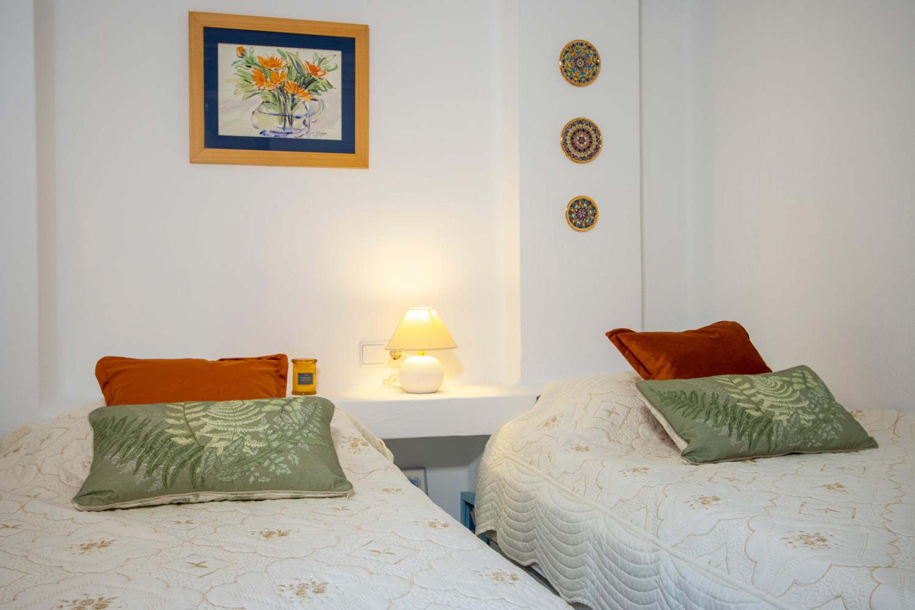Buganvilla Apartment, 95m2, 3 Bedrooms, Terrace, 300m to Los Locos Beach