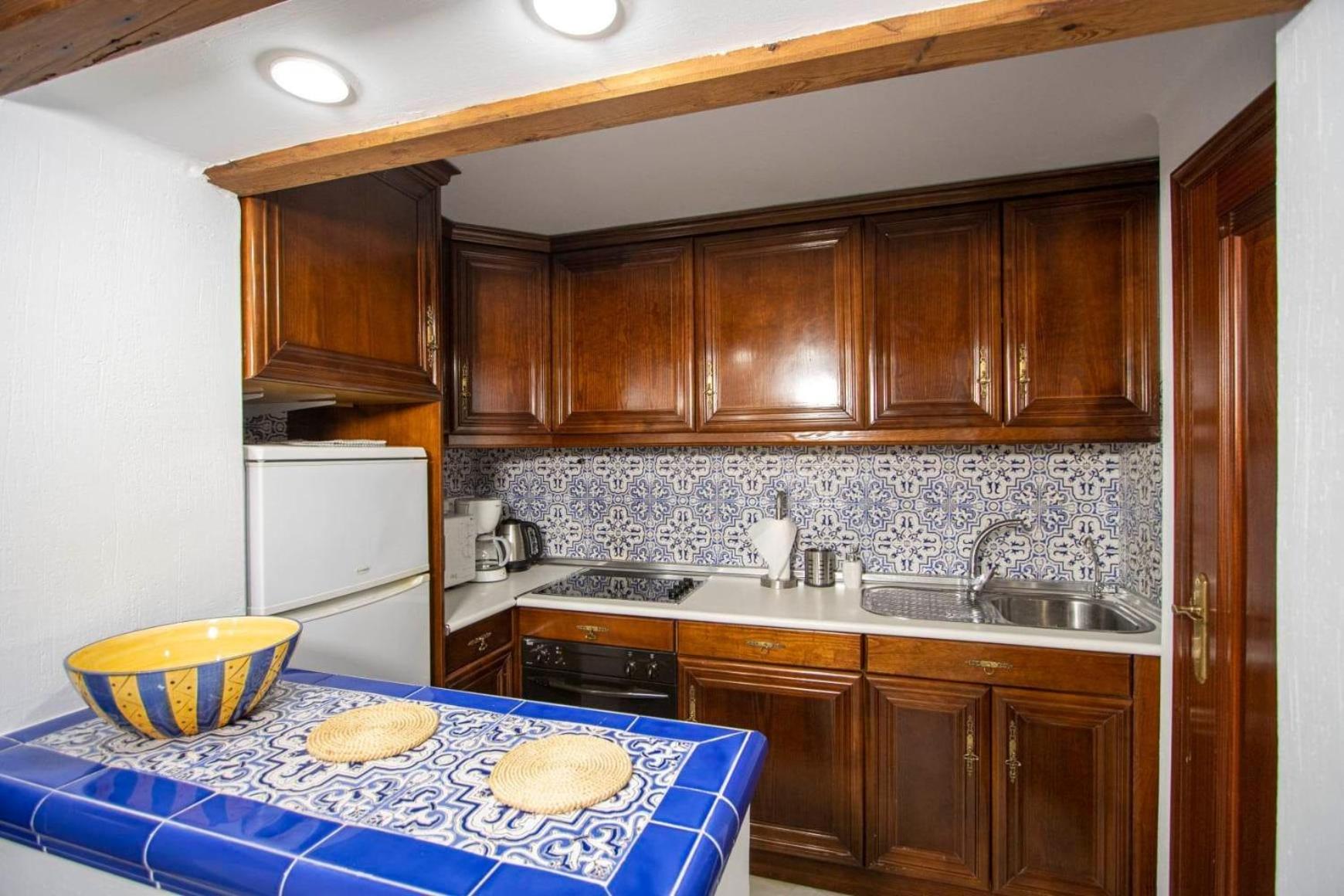 Buganvilla Apartment, 95m2, 3 Bedrooms, Terrace, 300m to Los Locos Beach