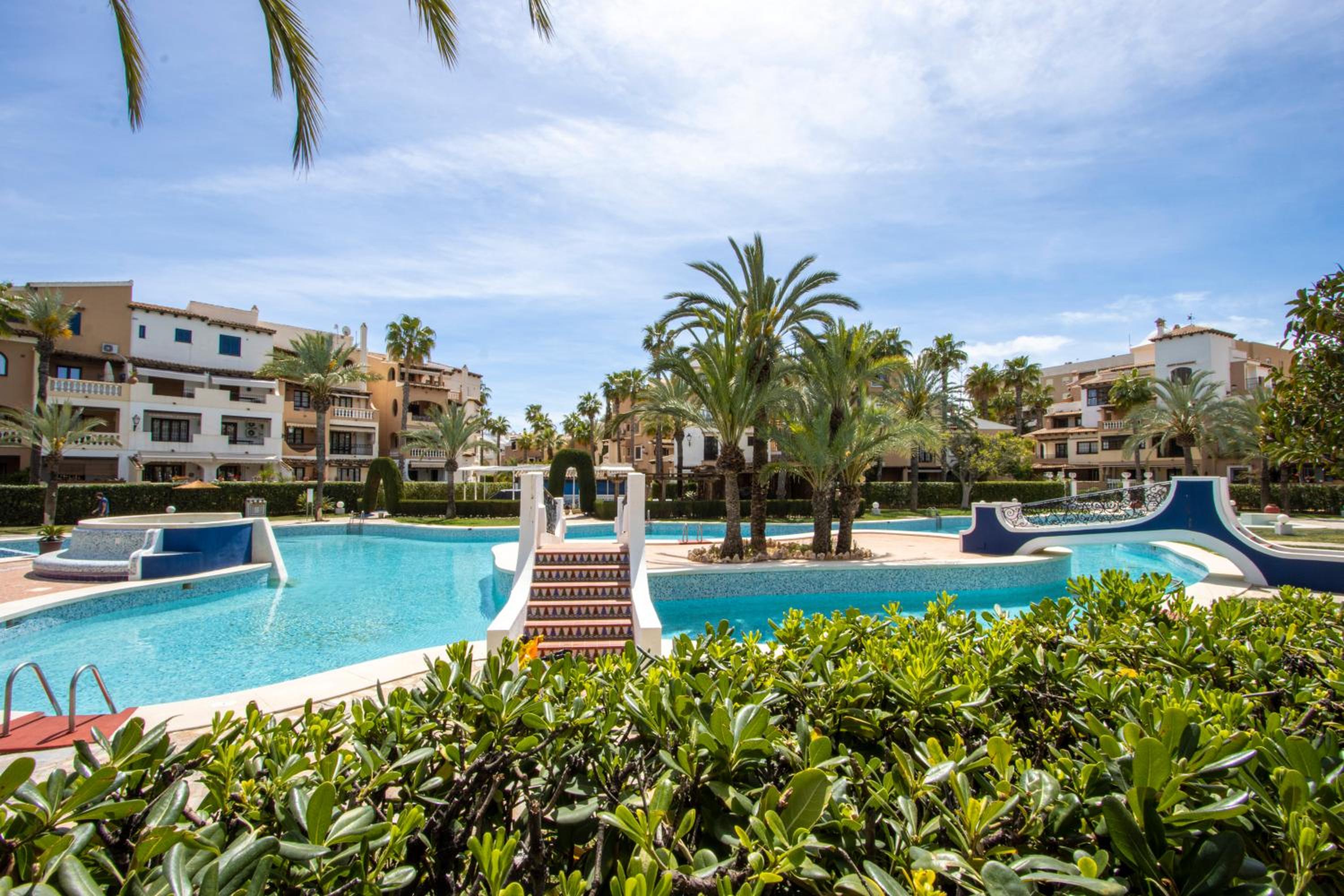 Buganvilla Apartment, 95m2, 3 Bedrooms, Terrace, 300m to Los Locos Beach