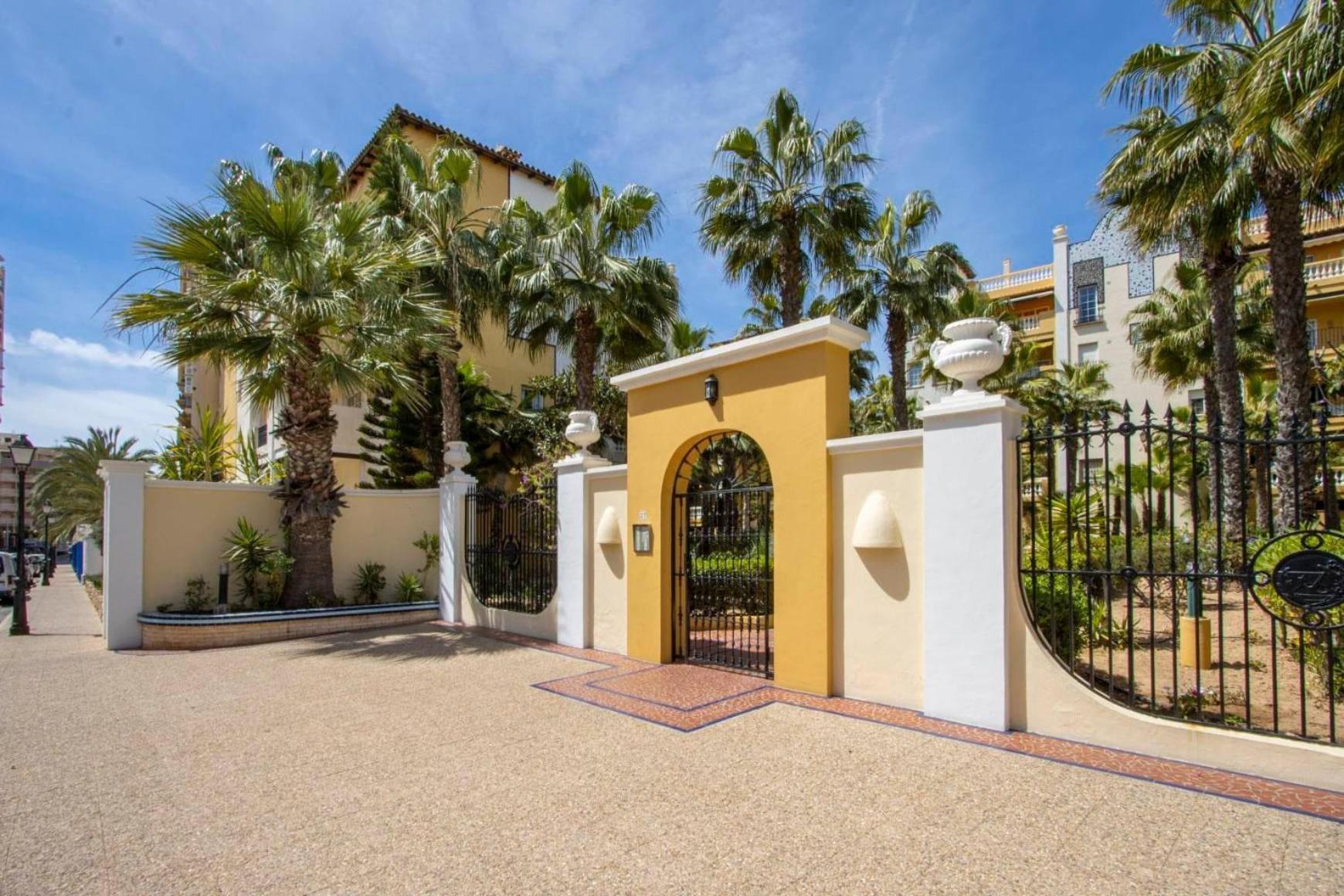 Buganvilla Apartment, 95m2, 3 Bedrooms, Terrace, 300m to Los Locos Beach