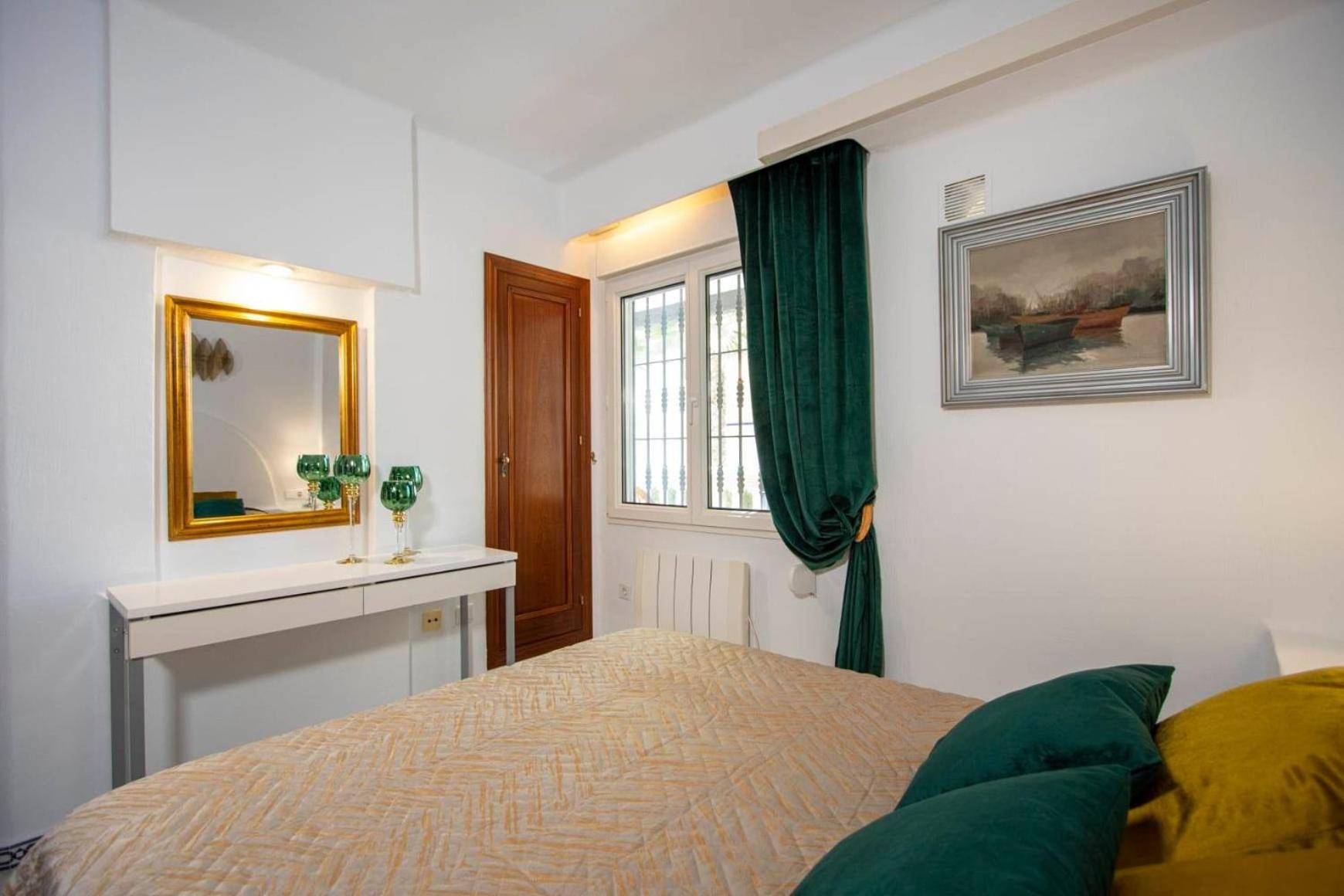 Buganvilla Apartment, 95m2, 3 Bedrooms, Terrace, 300m to Los Locos Beach