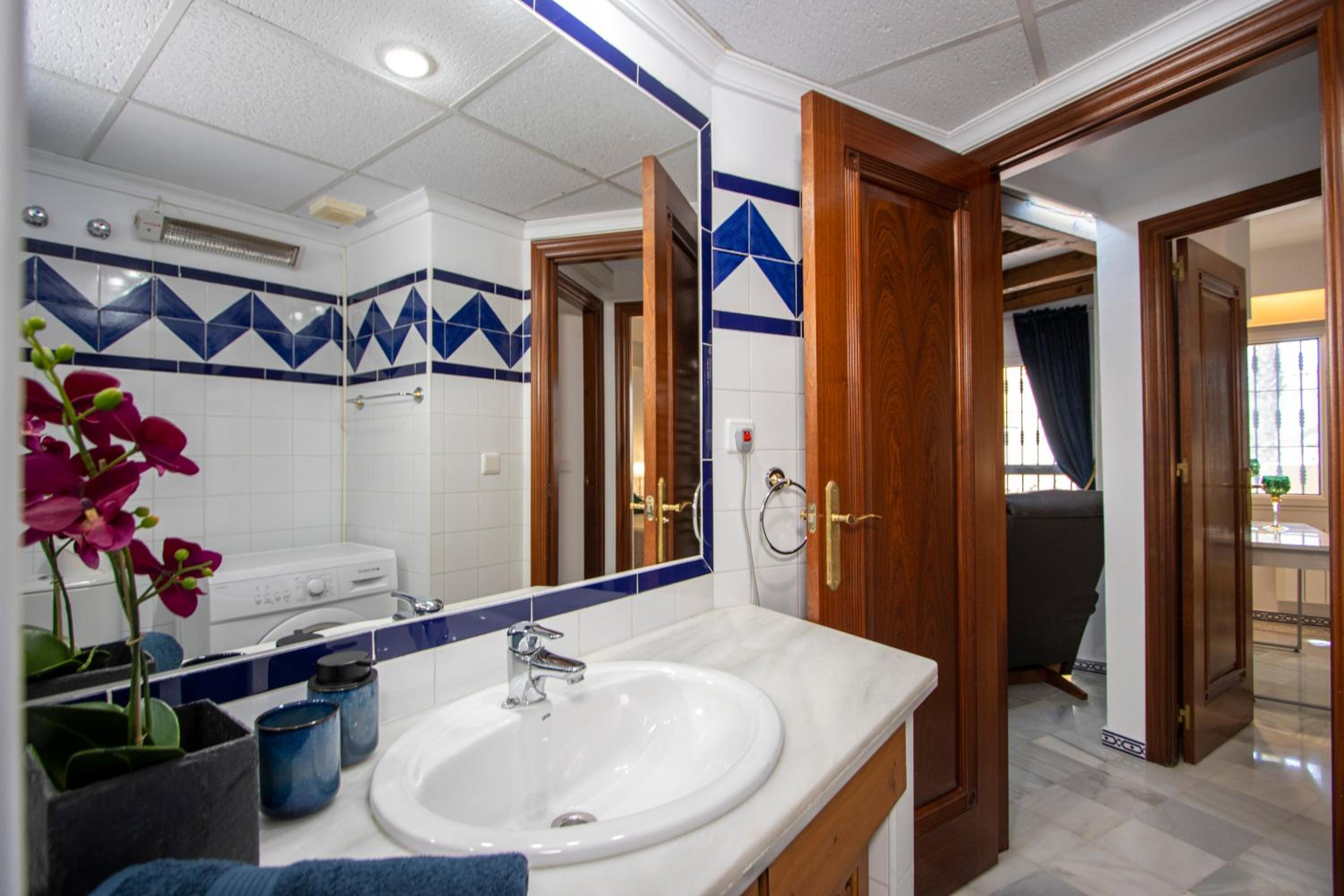 Buganvilla Apartment, 95m2, 3 Bedrooms, Terrace, 300m to Los Locos Beach
