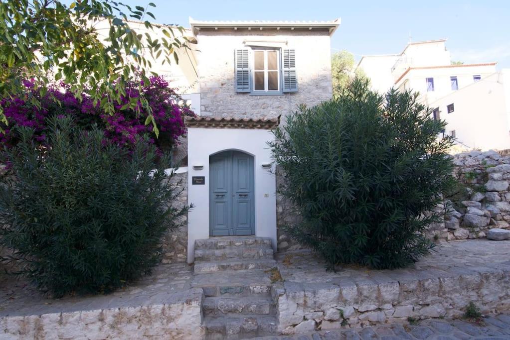 Mansion Veranda photo 3