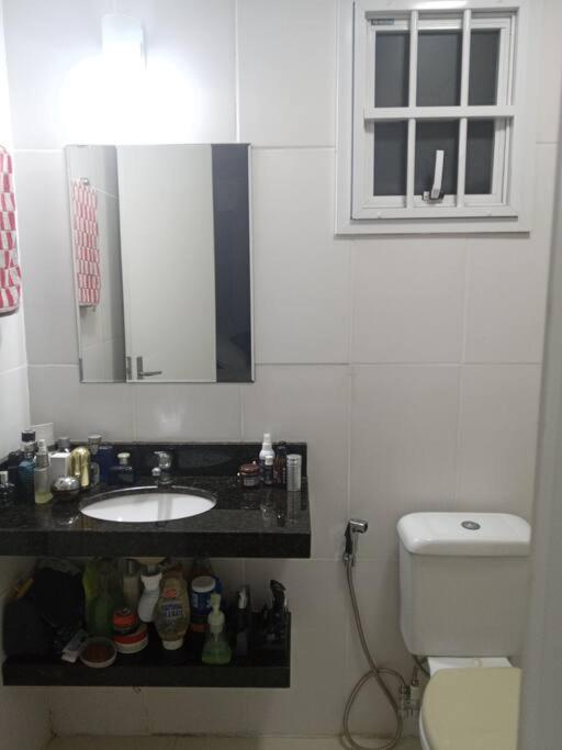 Apartamento centralizado à poucas quadras do mar.
