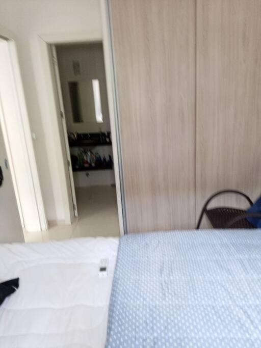 Apartamento centralizado à poucas quadras do mar.
