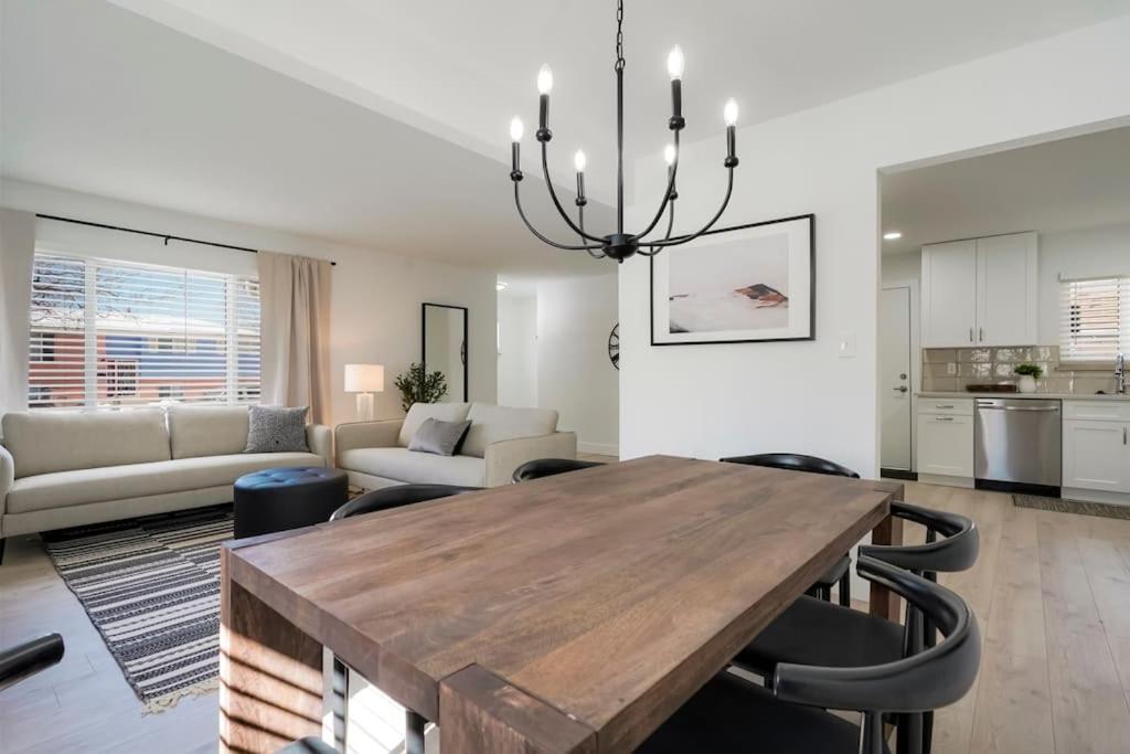 5-Bedrooms! Stylish and Modern Home, Pets Welcome! view 3