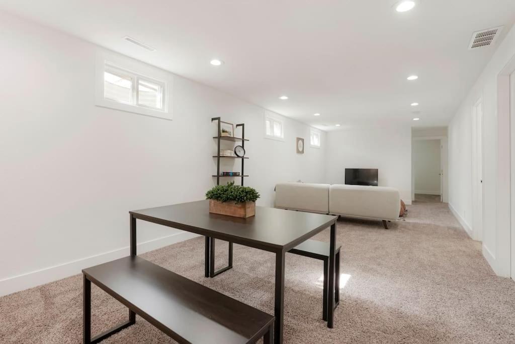 5-Bedrooms! Stylish and Modern Home, Pets Welcome! view 4