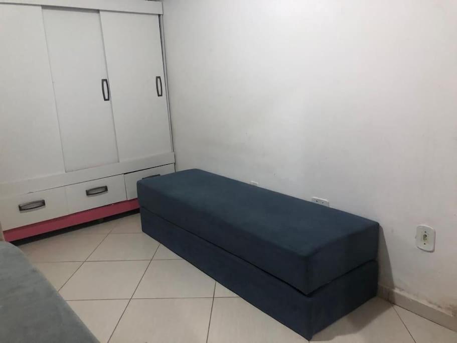 Apt prático e aconchegante perto das praias