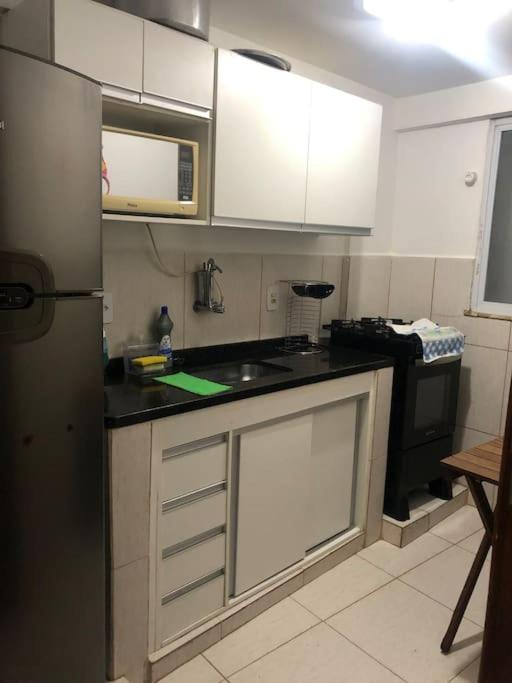 Apt prático e aconchegante perto das praias