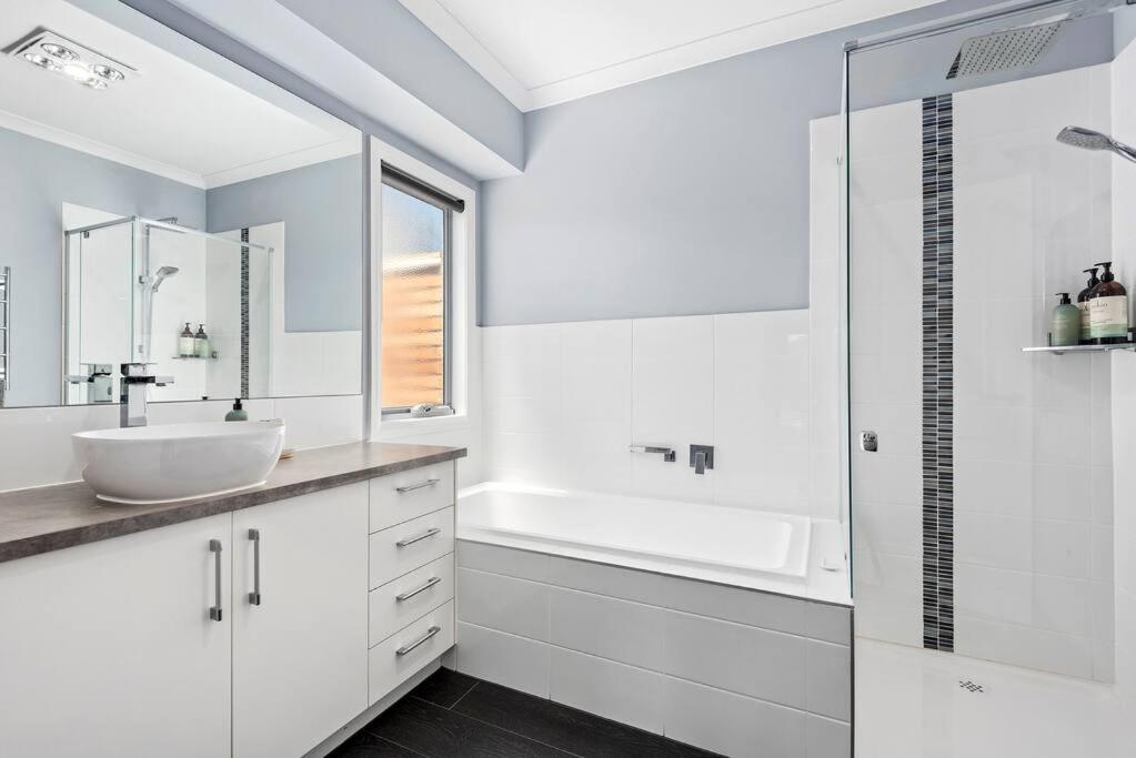 Hood Road Beach House- Hamptons inspired sleeps 9